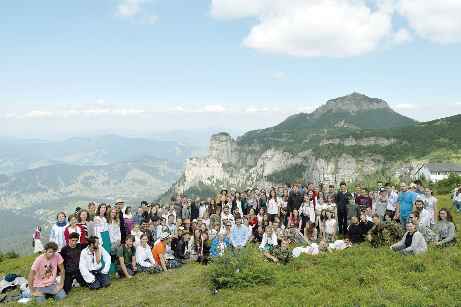 La pas pe urmele sfinţilor nemţeni: „Da, împreună am biruit 170 km!“ (GALERIE FOTO)
