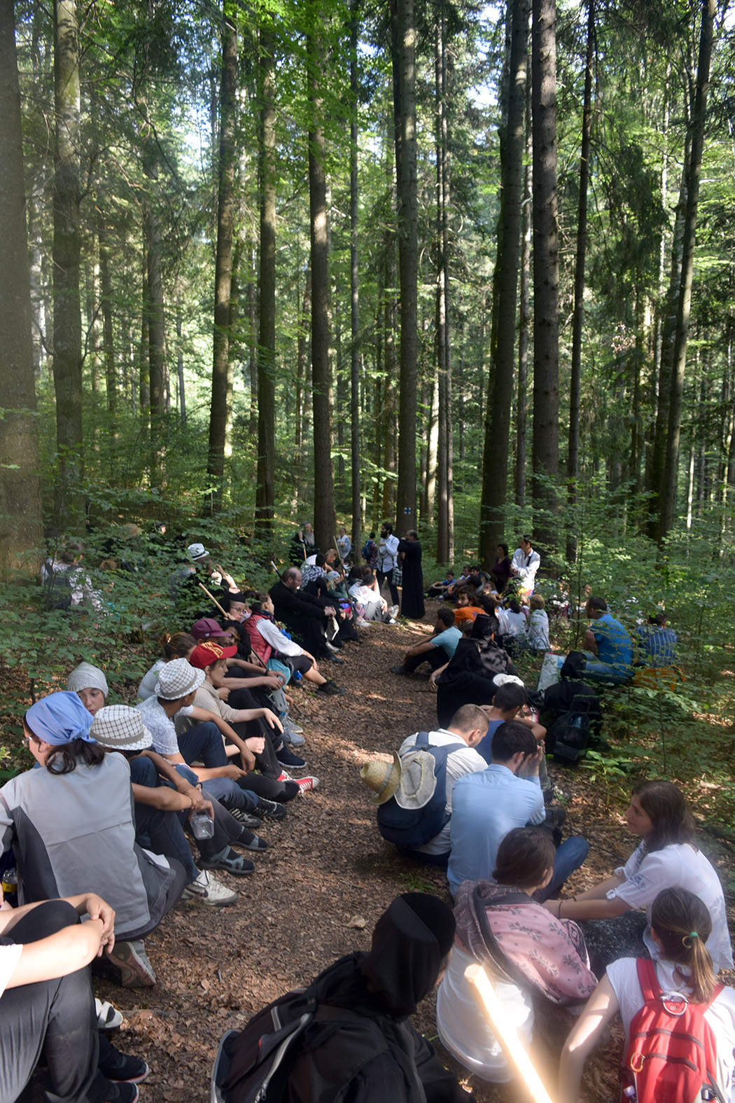La pas pe urmele sfinţilor nemţeni: „Da, împreună am biruit 170 km!“ (GALERIE FOTO)