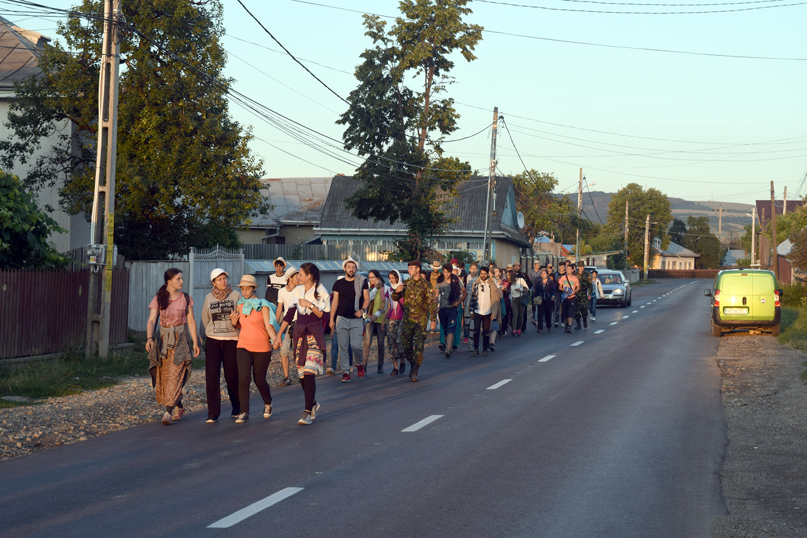 La pas pe urmele sfinţilor nemţeni: „Da, împreună am biruit 170 km!“ (GALERIE FOTO)