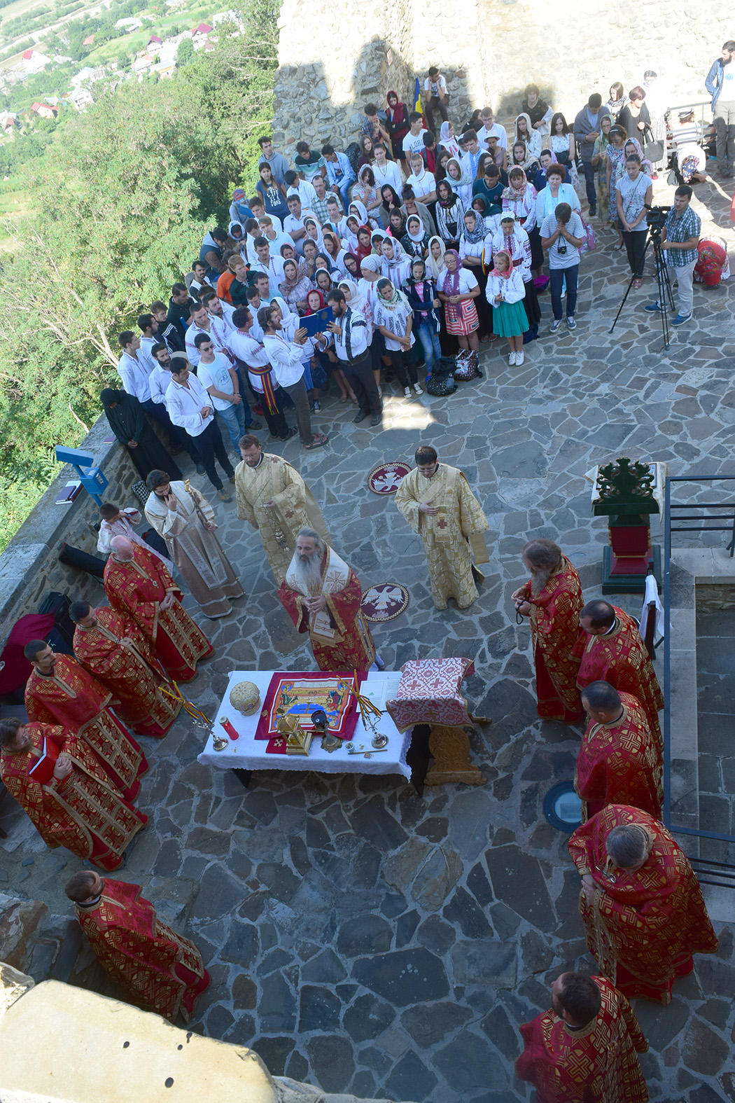 La pas pe urmele sfinţilor nemţeni: „Da, împreună am biruit 170 km!“ (GALERIE FOTO)