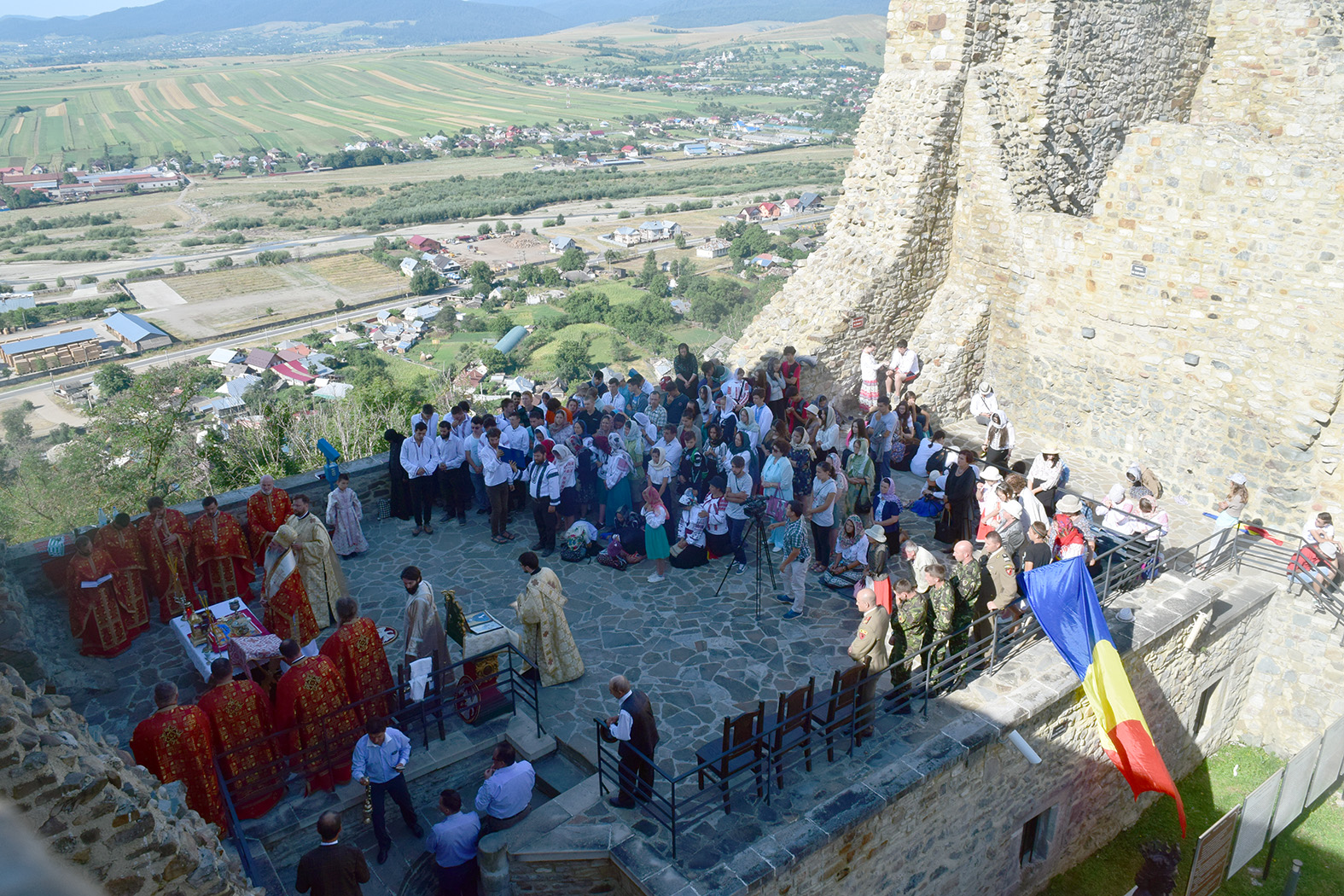 La pas pe urmele sfinţilor nemţeni: „Da, împreună am biruit 170 km!“ (GALERIE FOTO)