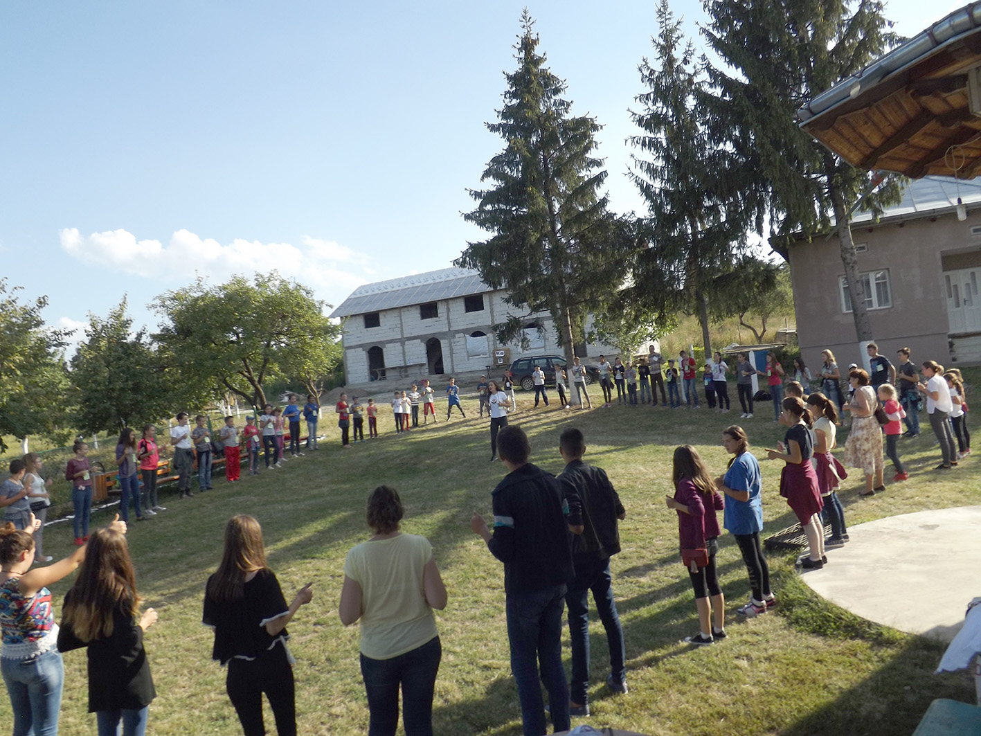 Bucurie pe chipurile copiilor din tabăra de la Brăteşti