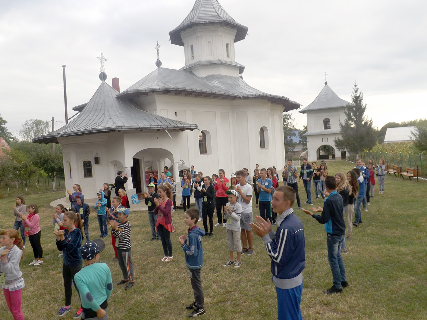 Bucurie pe chipurile copiilor din tabăra de la Brăteşti