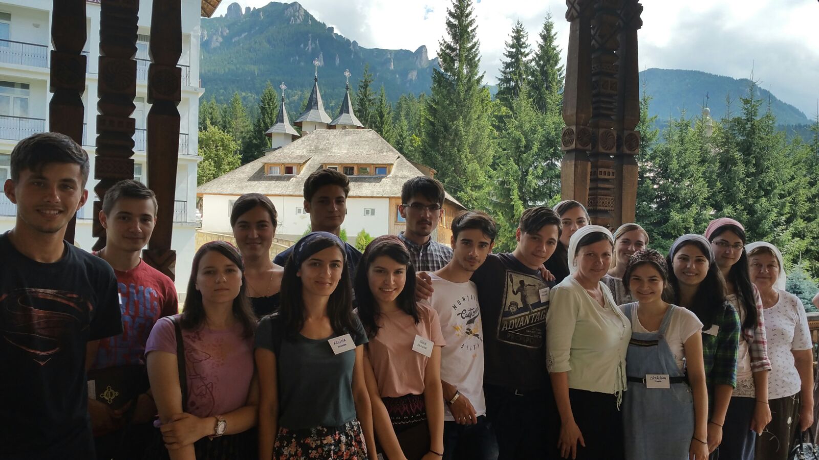 Şcoli de vară sub streaşina bisericii