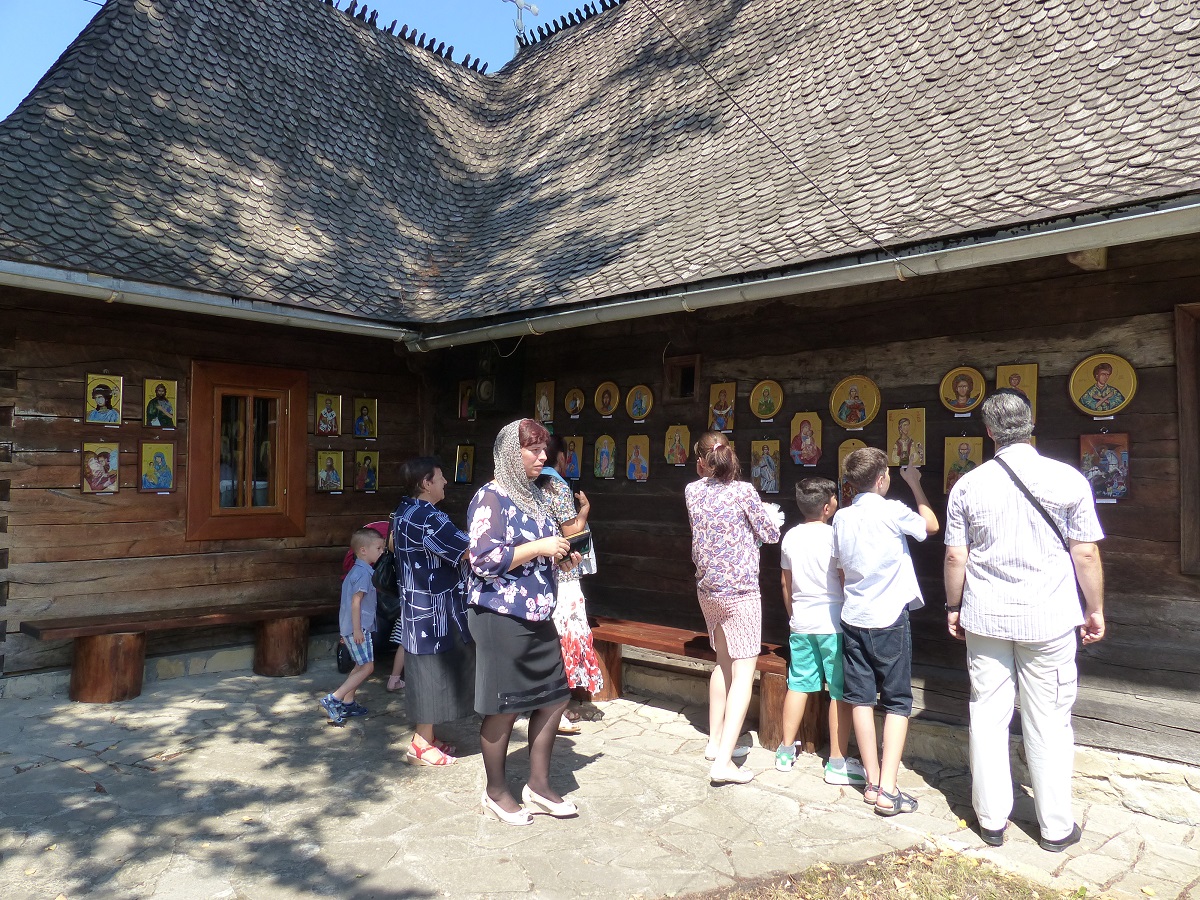 Expoziţie la finalul taberei de creaţie „Micii iconari“