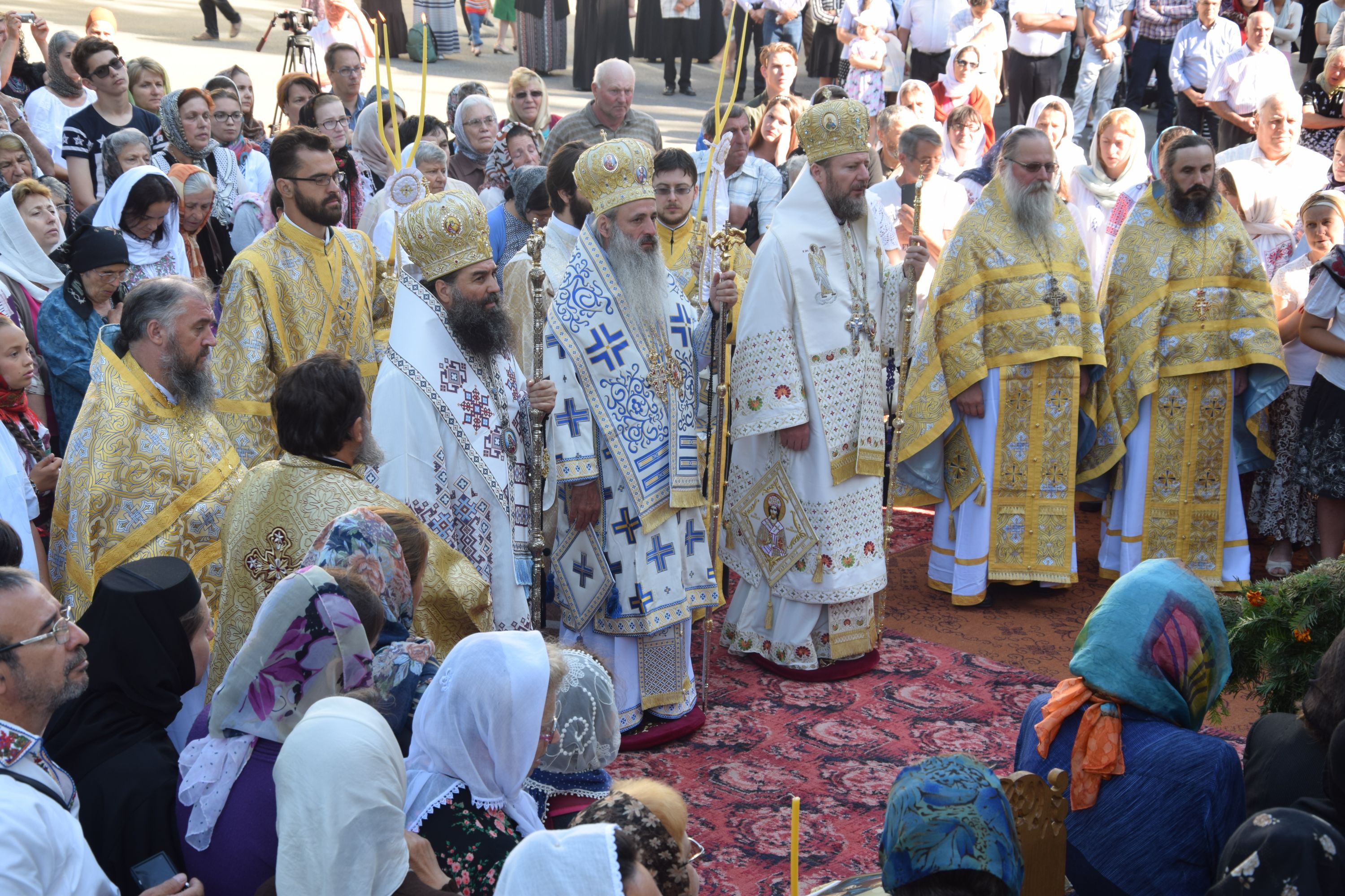 Hram la biserica Seminarului de la Mănăstirea Neamț: „Ar trebui să învățăm din viețile sfinților și să ne radicalizăm în bine” Hram la biserica Seminarului de la Mănăstirea Neamț: „Ar trebui să învățăm din viețile sfinților și să ne radicalizăm în bine”