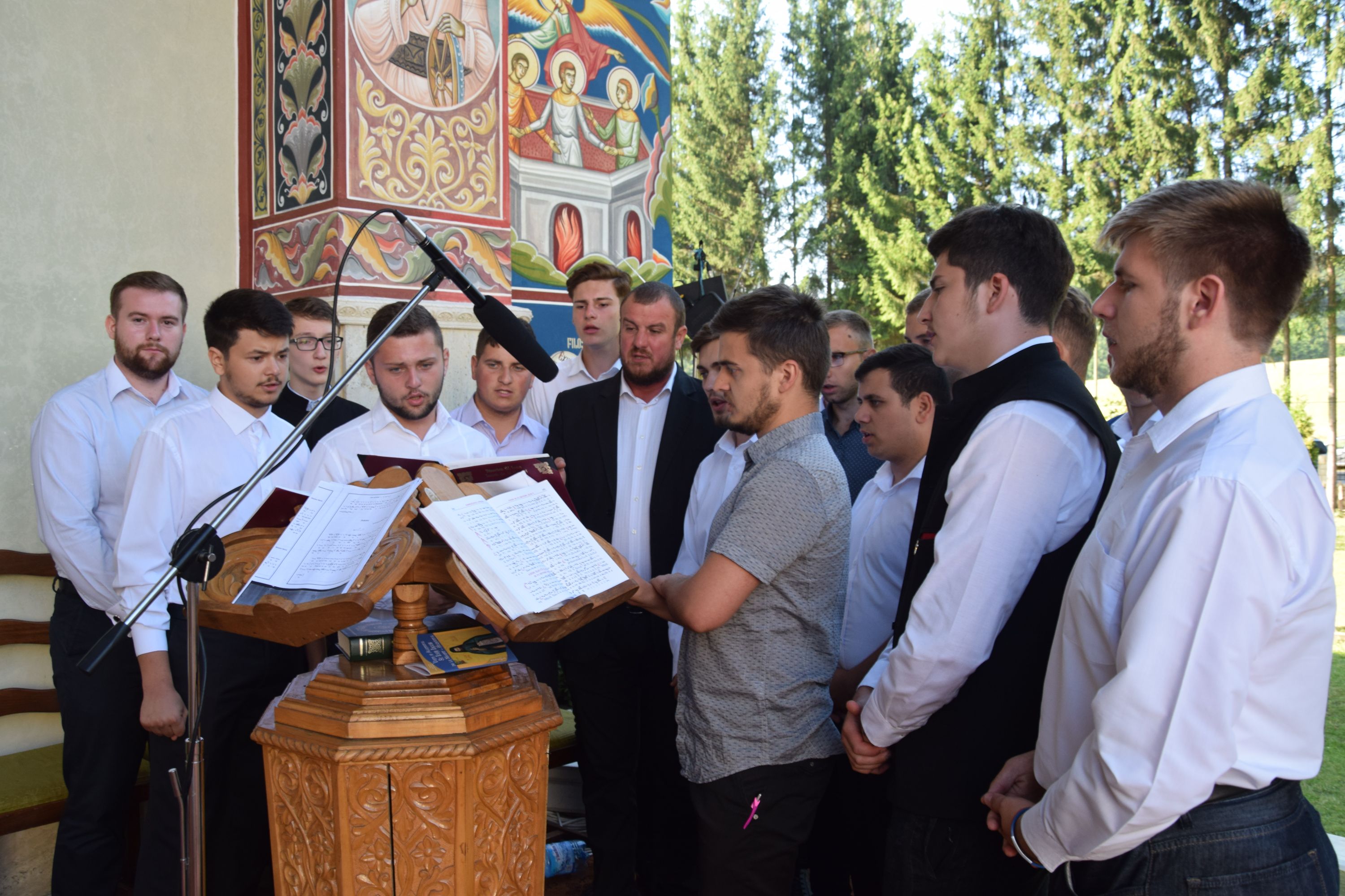 Hram la biserica Seminarului de la Mănăstirea Neamț: „Ar trebui să învățăm din viețile sfinților și să ne radicalizăm în bine” Hram la biserica Seminarului de la Mănăstirea Neamț: „Ar trebui să învățăm din viețile sfinților și să ne radicalizăm în bine”