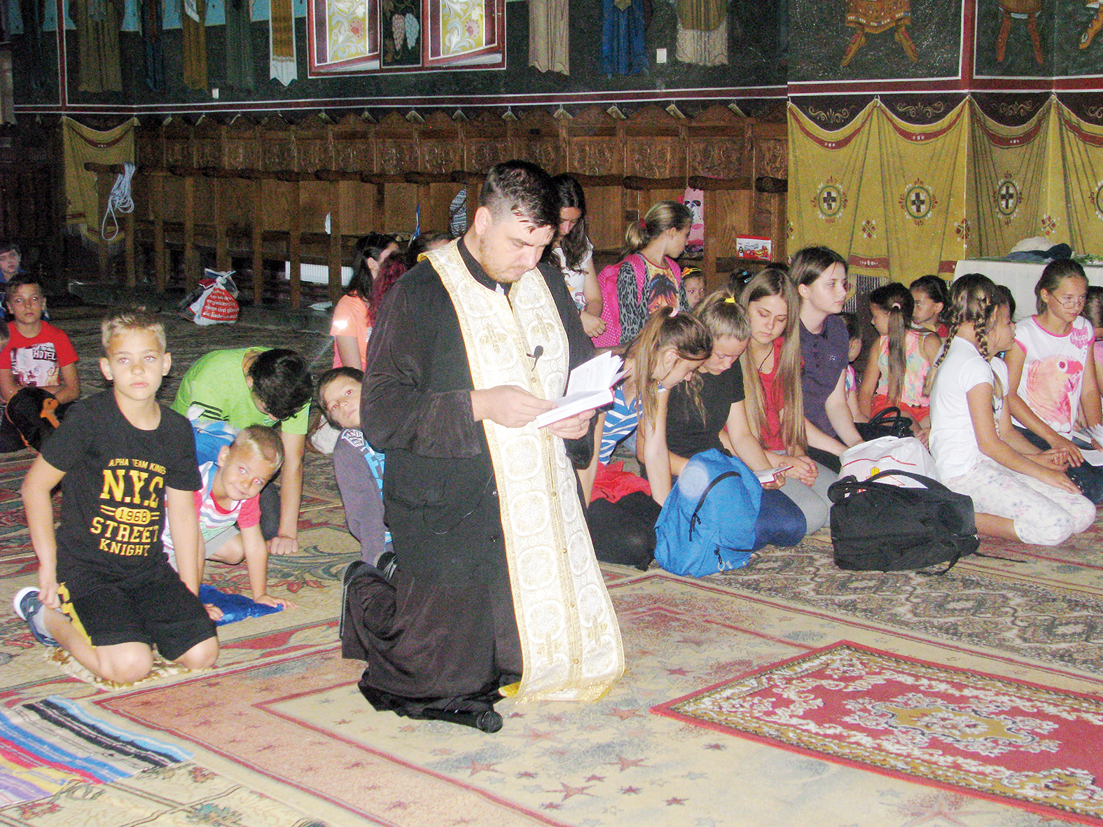 Copiii din Parohia Todireşti s-au aşezat sub un „nor de vară“