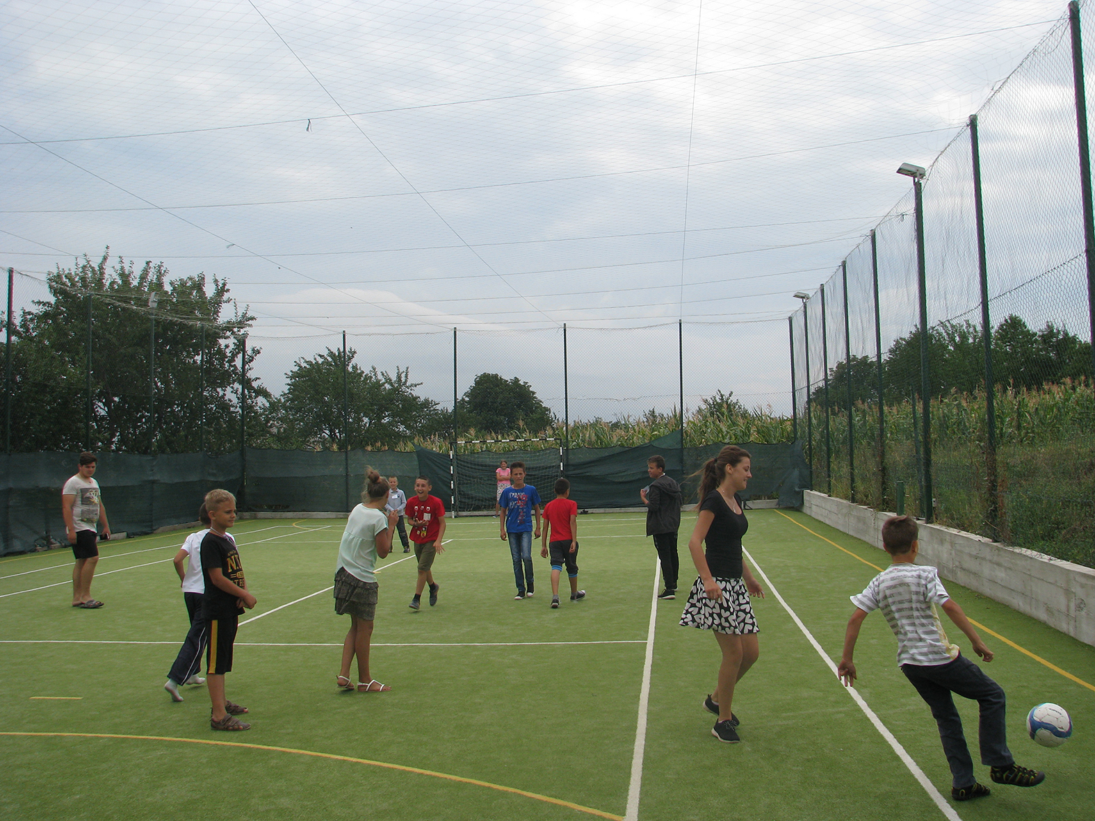 Copiii din Parohia Todireşti s-au aşezat sub un „nor de vară“