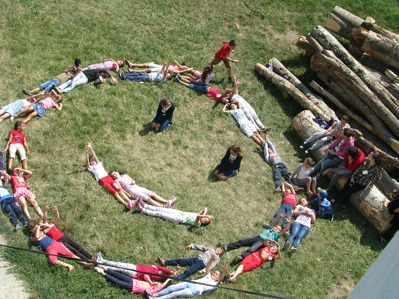 Copiii din Parohia Todireşti s-au aşezat sub un „nor de vară“