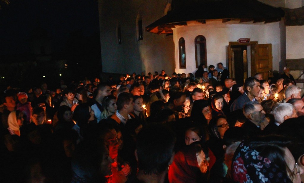 Foto: Mirela Grosu „La Mănăstirea Varatic, cerul s-a coborât pe pământ“