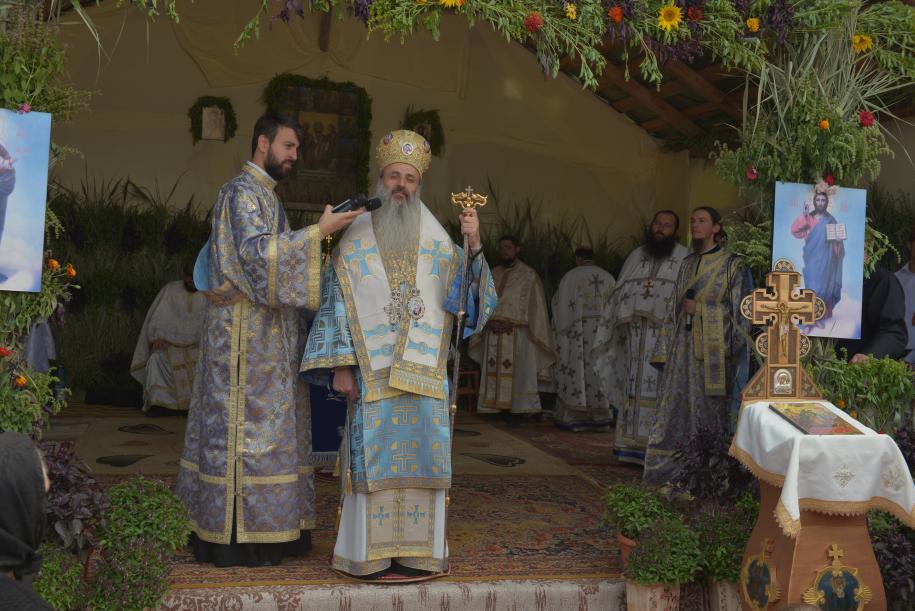 (VIDEO) „Suntem chemați să facem parte din corul Sfinților Apostoli” - Înaltpreasfințitul Teofan, Mitropolitul Moldovei și Bucovinei (VIDEO) „Suntem chemați să facem parte din corul Sfinților Apostoli” - Înaltpreasfințitul Teofan, Mitropolitul Moldovei și Bucovinei