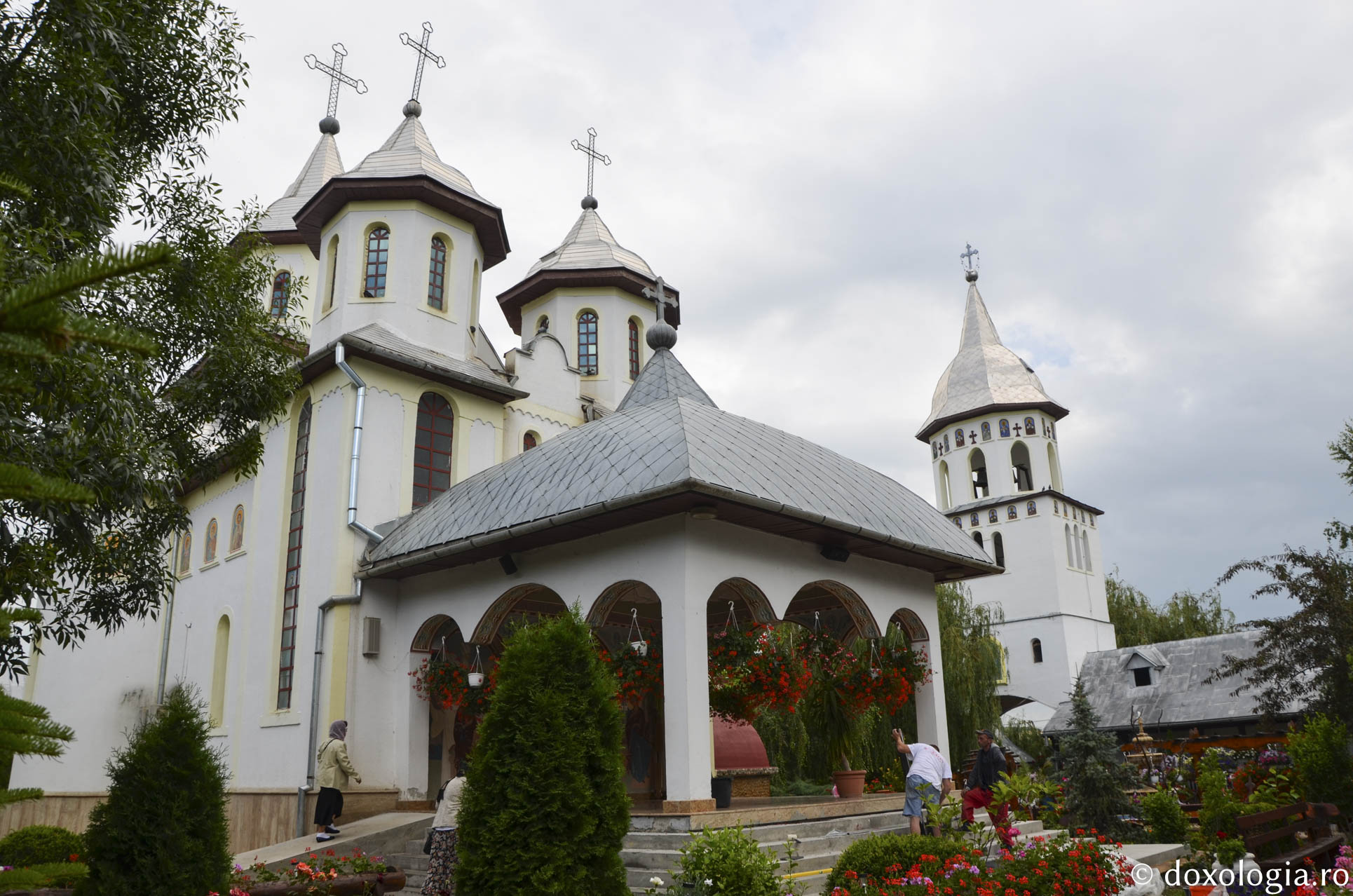 Mănăstirea Dumbrava - un colț de rai din județul Alba (galerie FOTO)