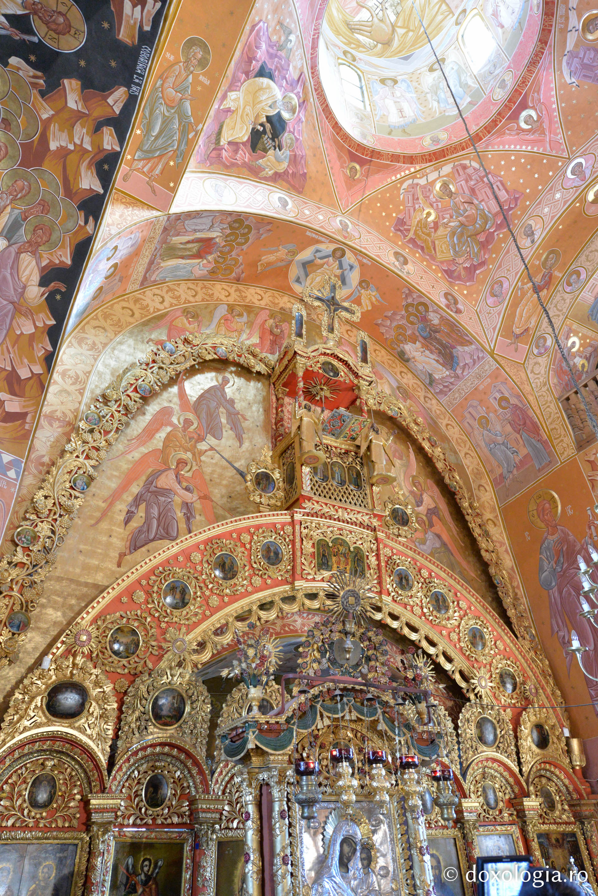 Unicitatea catapetesmei bisericii Mănăstirii Horaița