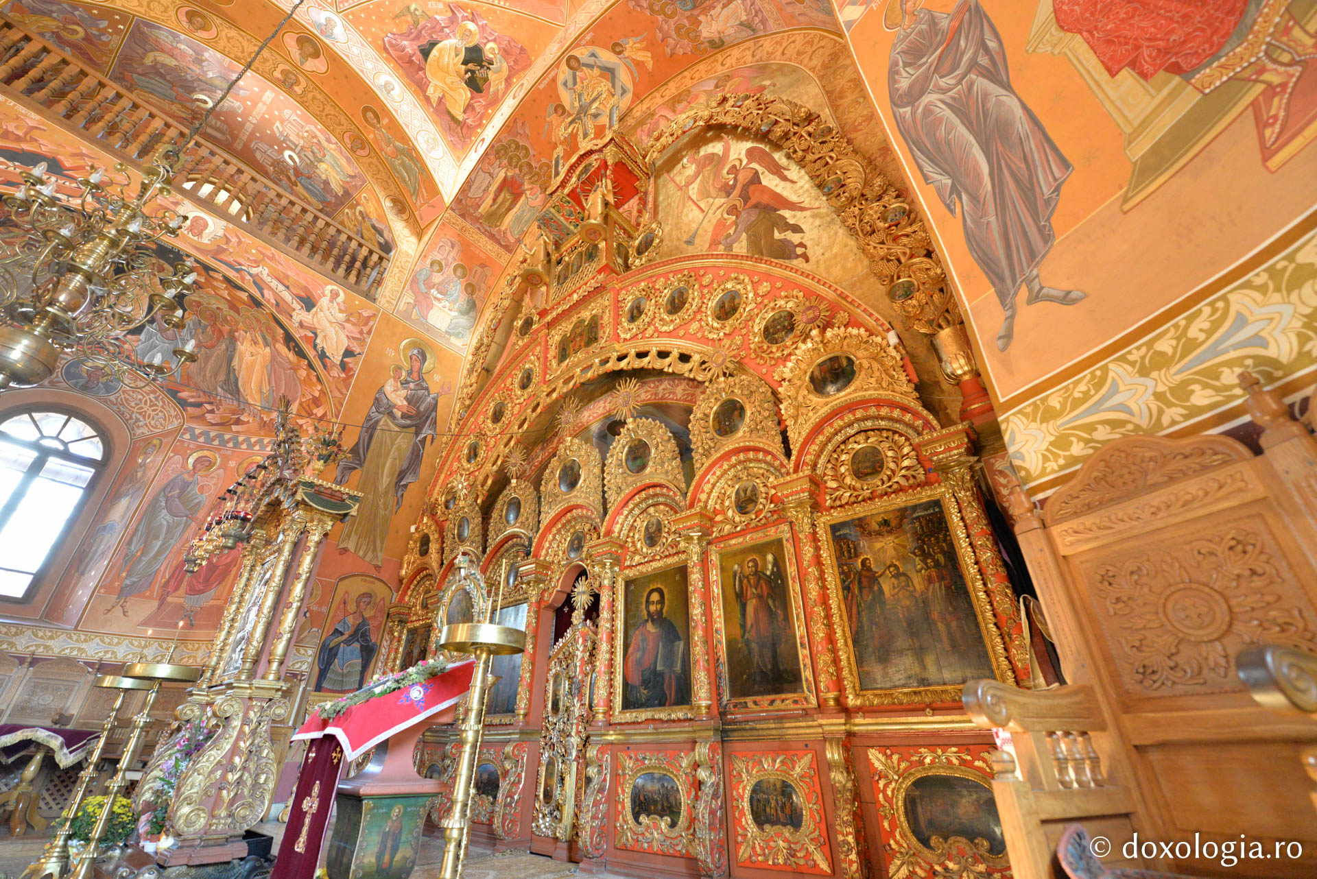 Unicitatea catapetesmei bisericii Mănăstirii Horaița