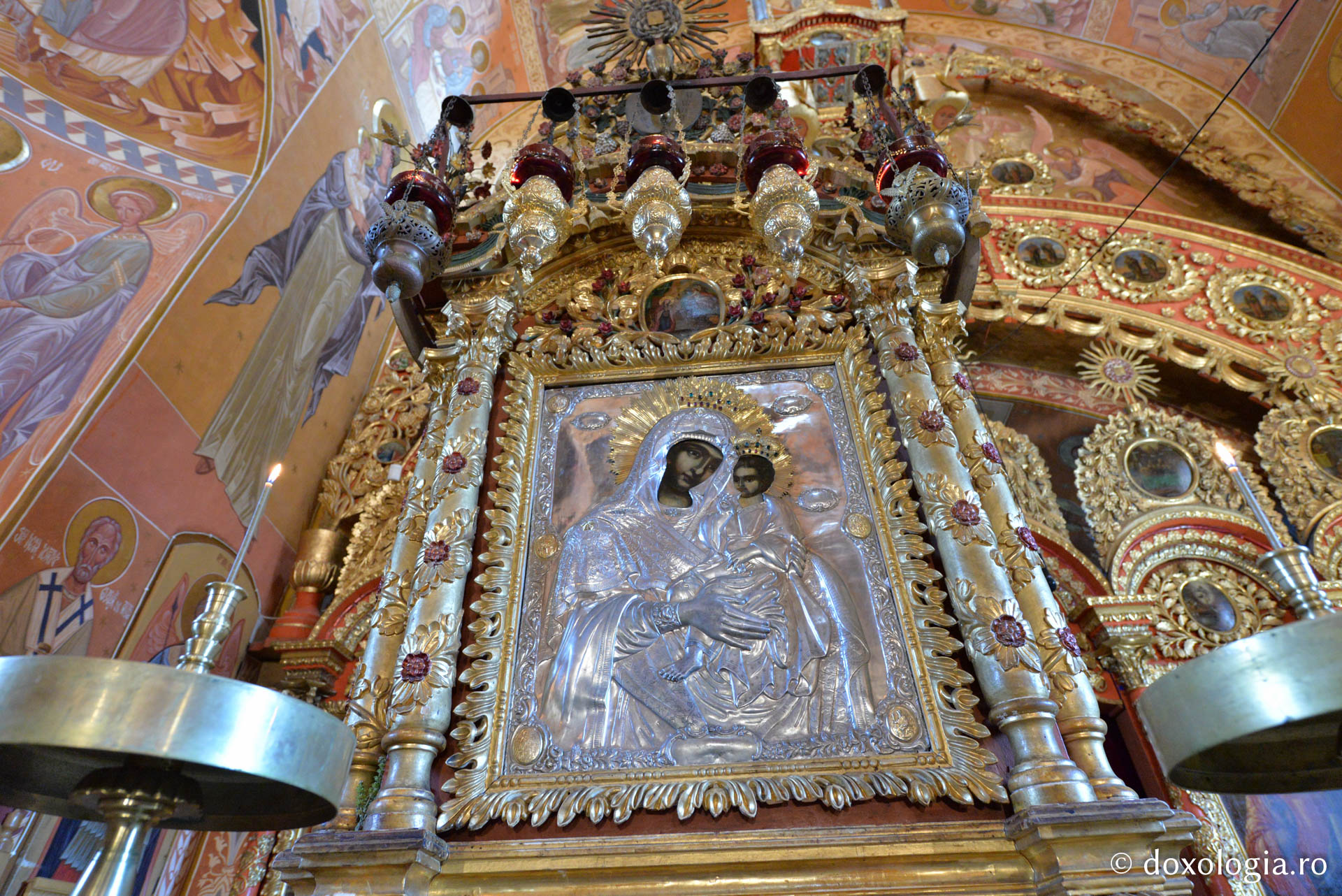 Unicitatea catapetesmei bisericii Mănăstirii Horaița