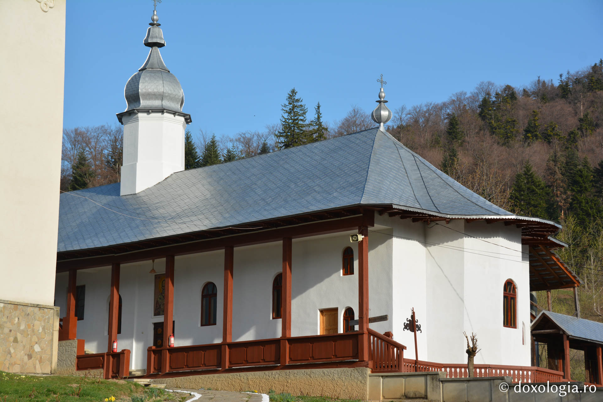 Paraclisul Sfântului Ierarh Nicolae de la Mănăstirea Horaița