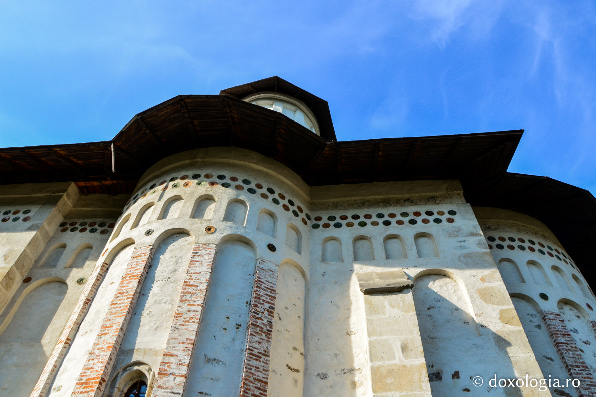 Linii arhitecturale la Mănăstirea Tazlău