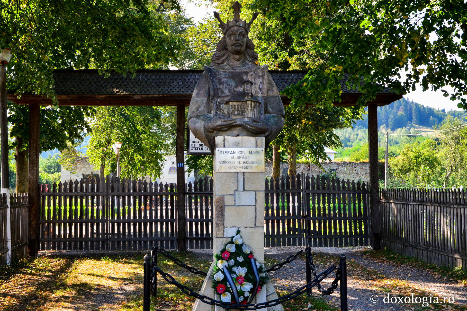 „Salvarea duhovnicească a Mănăstirii Tazlău este transformarea ei în mănăstire de maici”