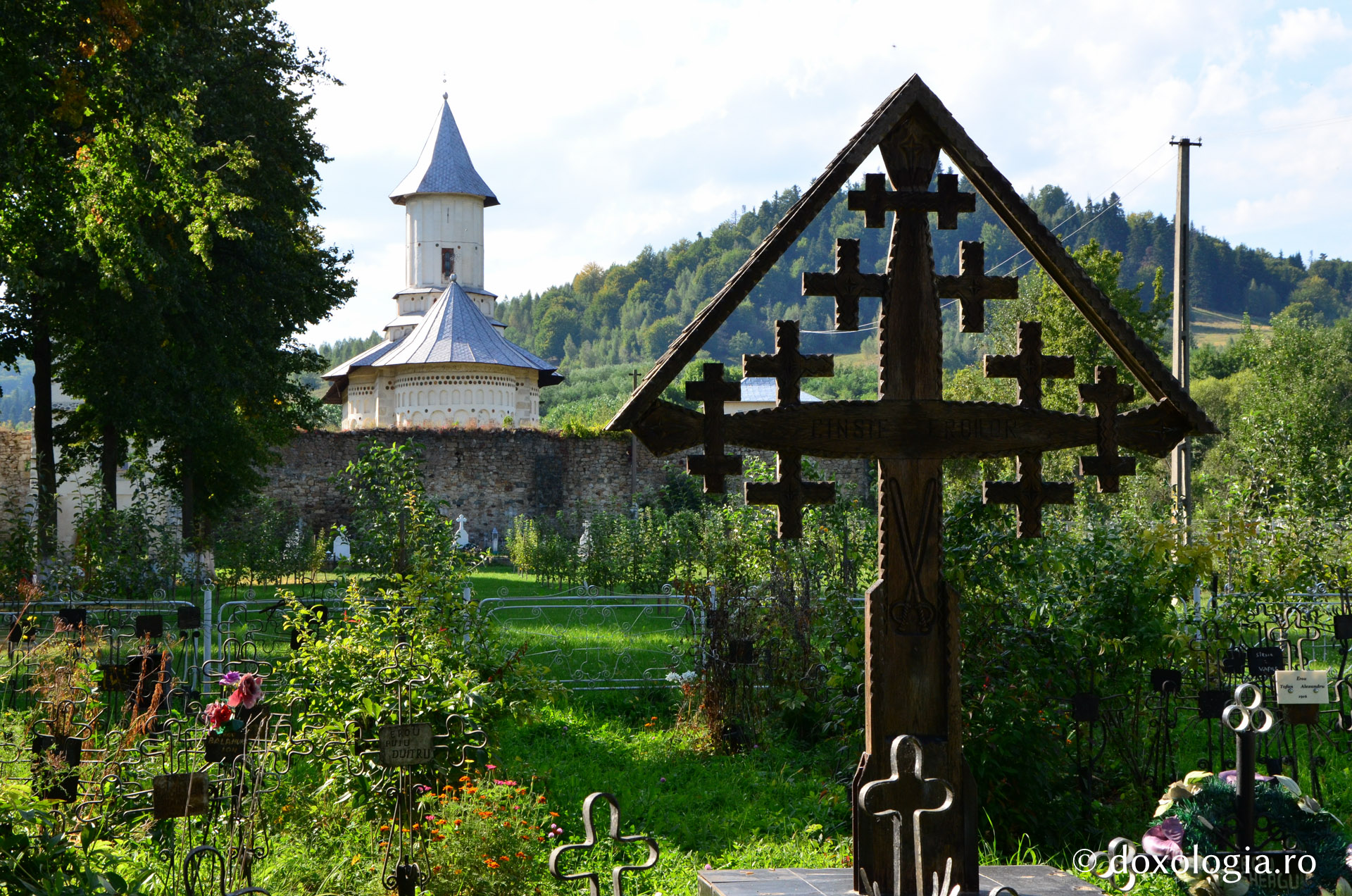 De la tânărul rapper, la călugărul tuturor ascultărilor ‒ Părintele Pavel de la Mănăstirea Tazlău