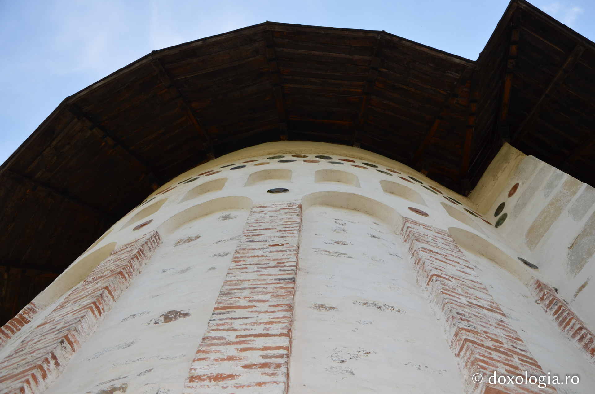 Linii arhitecturale la Mănăstirea Tazlău