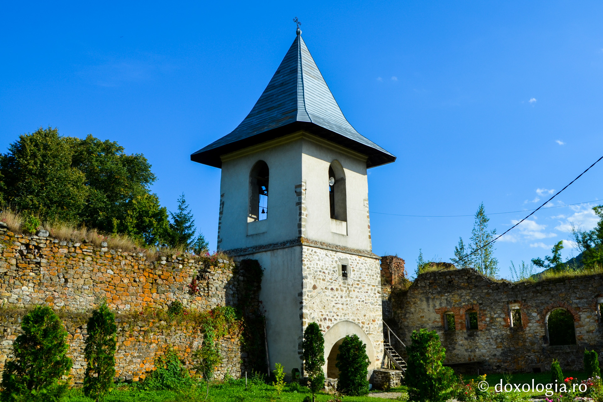Una dintre multele încercări prin care a trecut Mănăstirea Tazlău