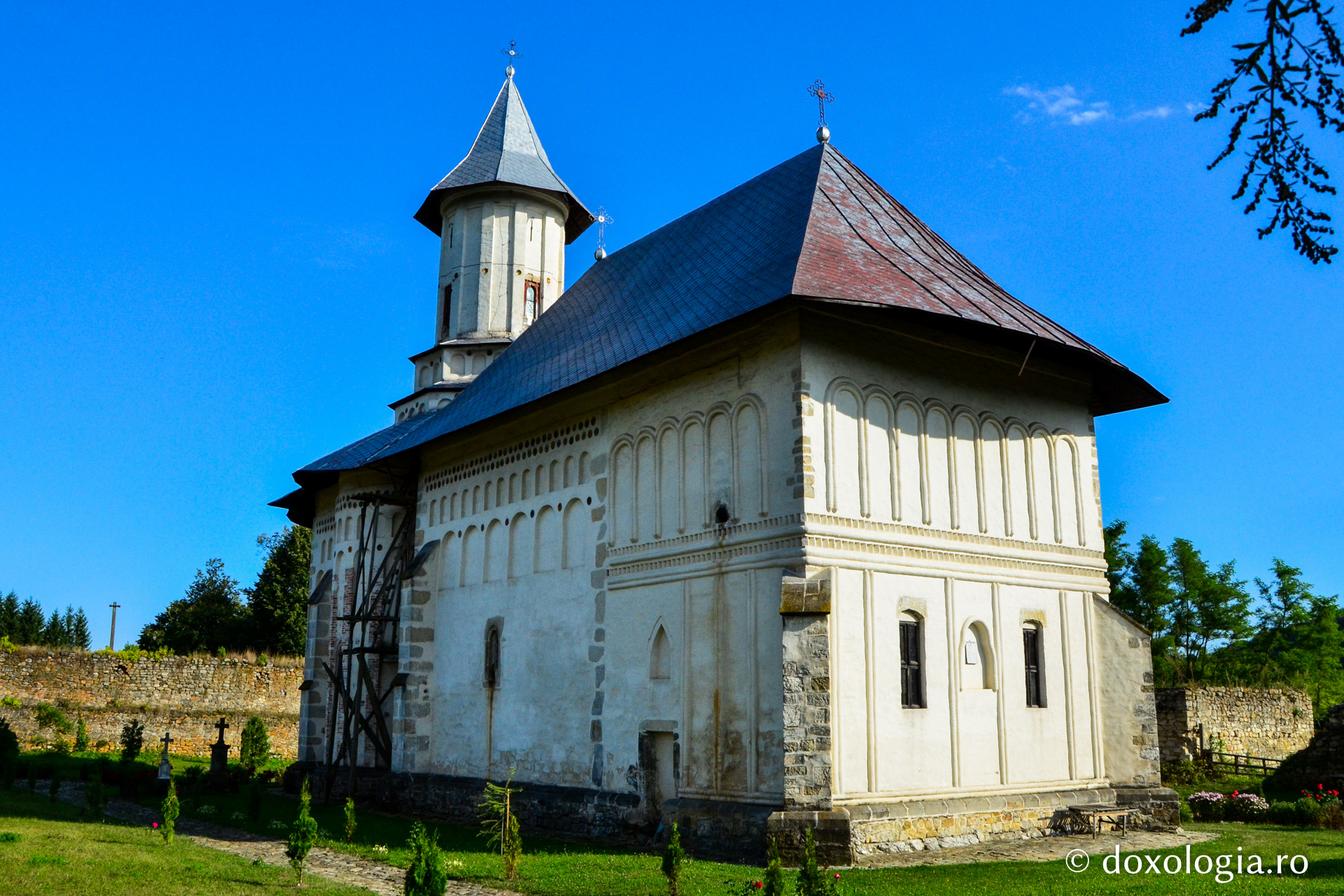 Movileștii, ocrotitori ai Mănăstirii Tazlău