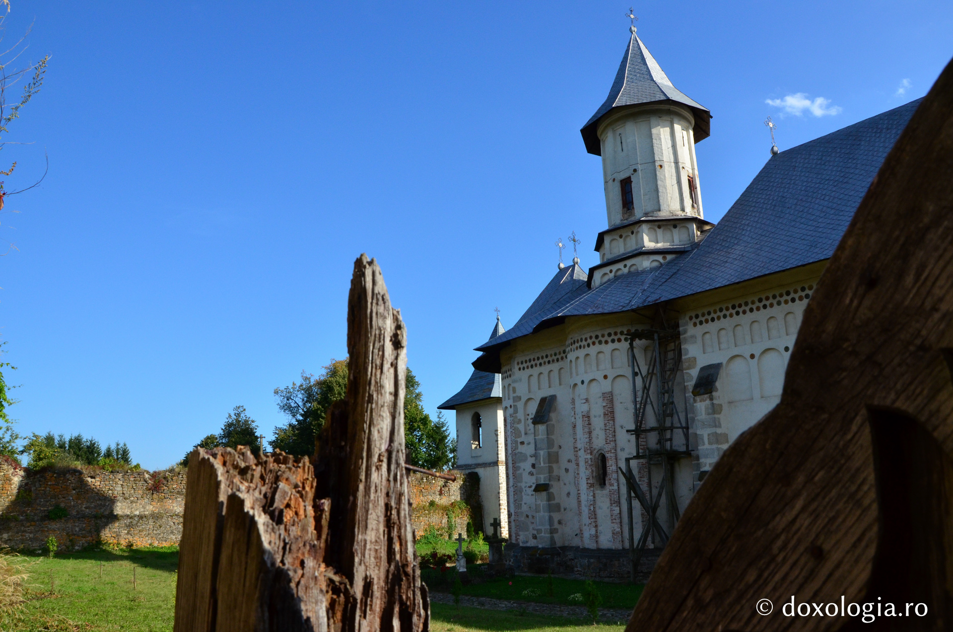 „Salvarea duhovnicească a Mănăstirii Tazlău este transformarea ei în mănăstire de maici”