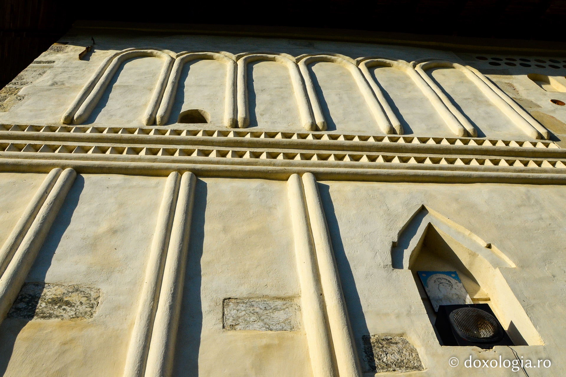 „Salvarea duhovnicească a Mănăstirii Tazlău este transformarea ei în mănăstire de maici”