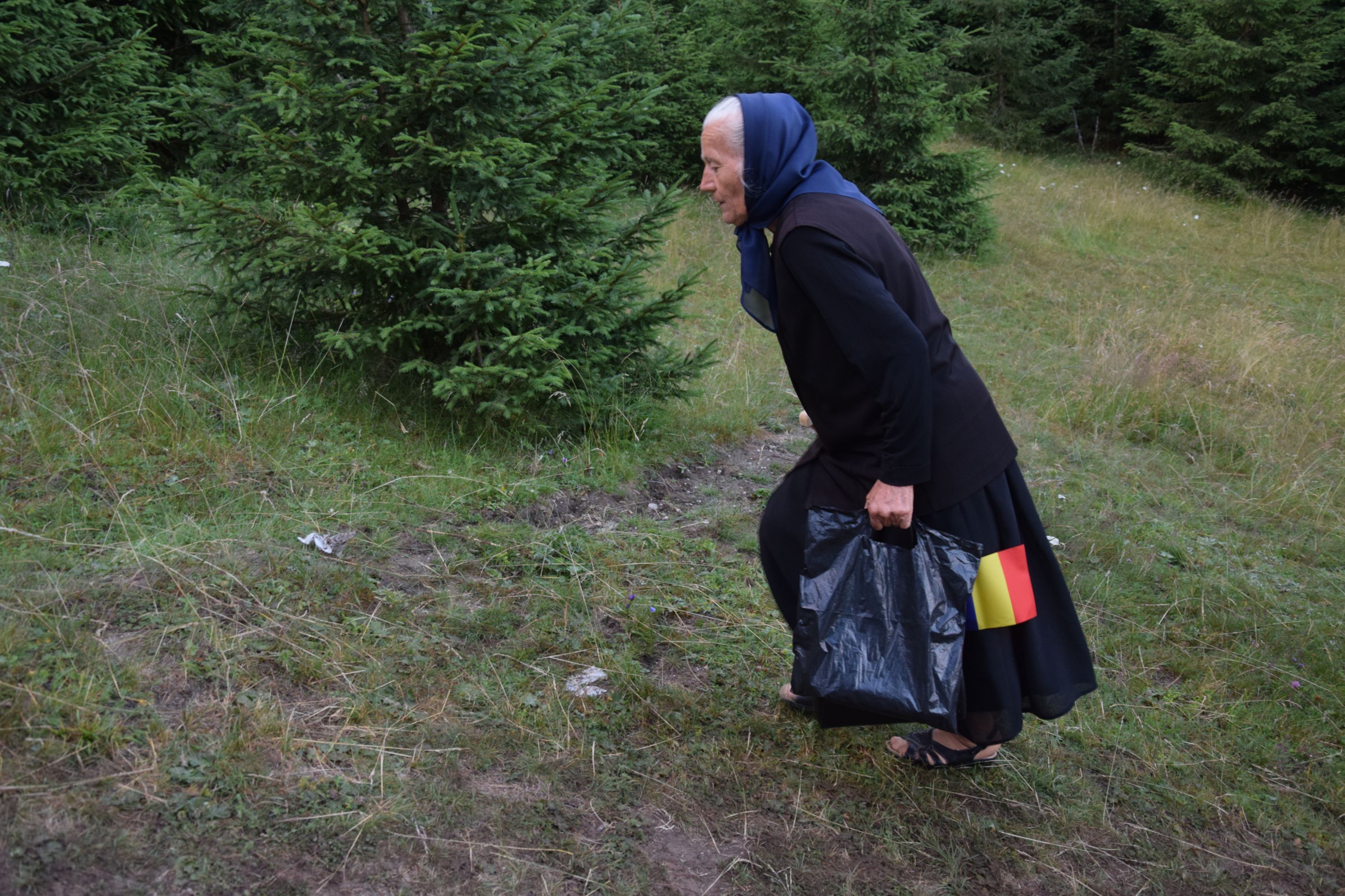 Peste 1000 de pelerini au urcat la hramul Mănăstirii Ceahlău