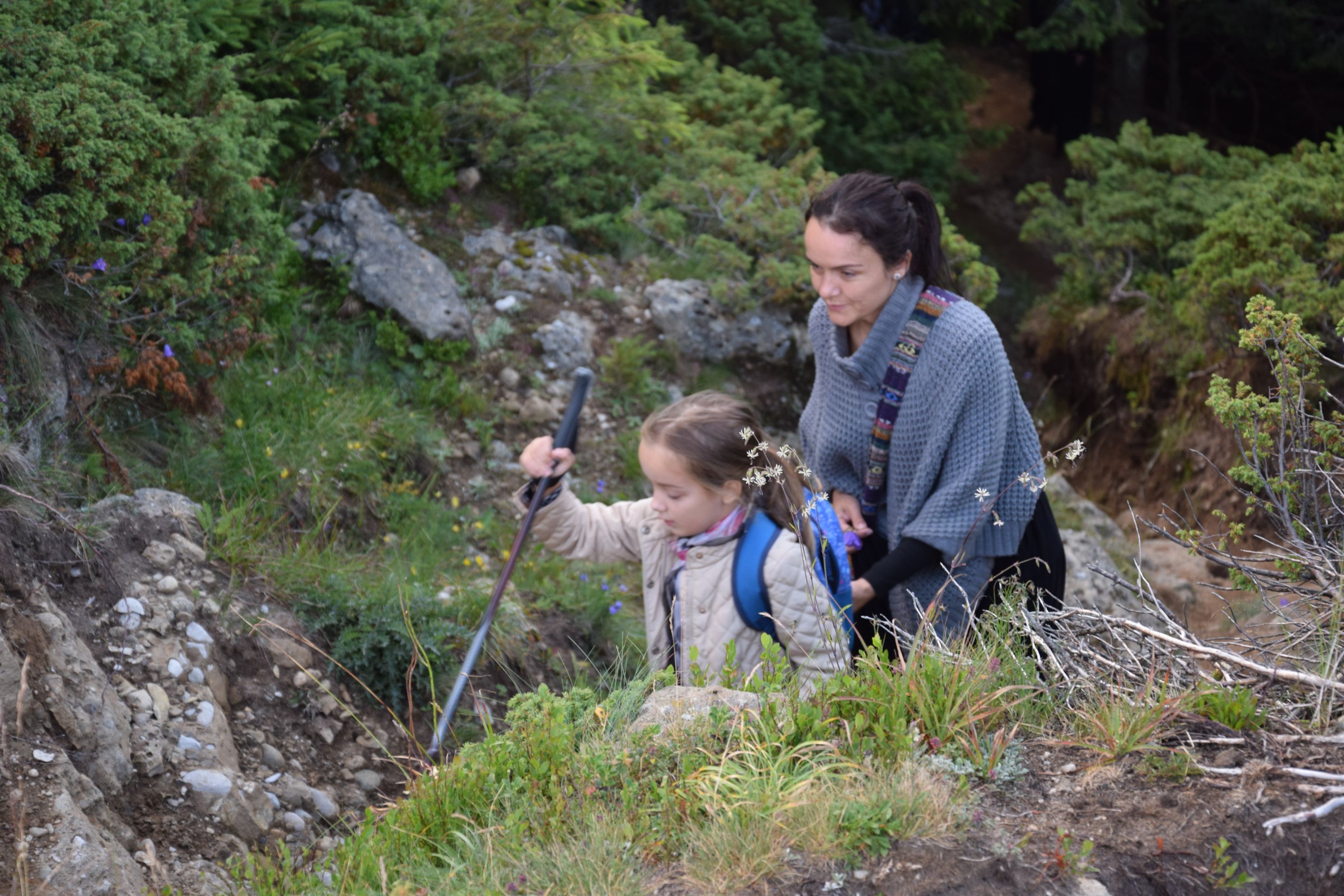 Peste 1000 de pelerini au urcat la hramul Mănăstirii Ceahlău