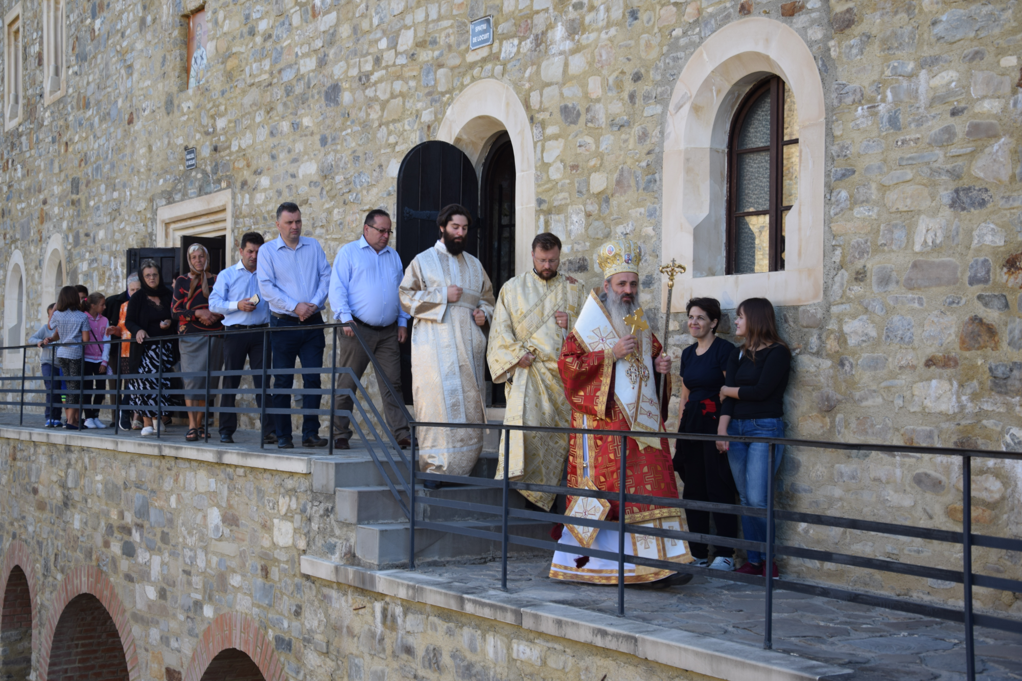 Liturghie arhierească, în cadrul pelerinajului pedestru „Pe urmele sfinţilor nemţeni” Liturghie arhierească, în cadrul pelerinajului pedestru „Pe urmele sfinţilor nemţeni”