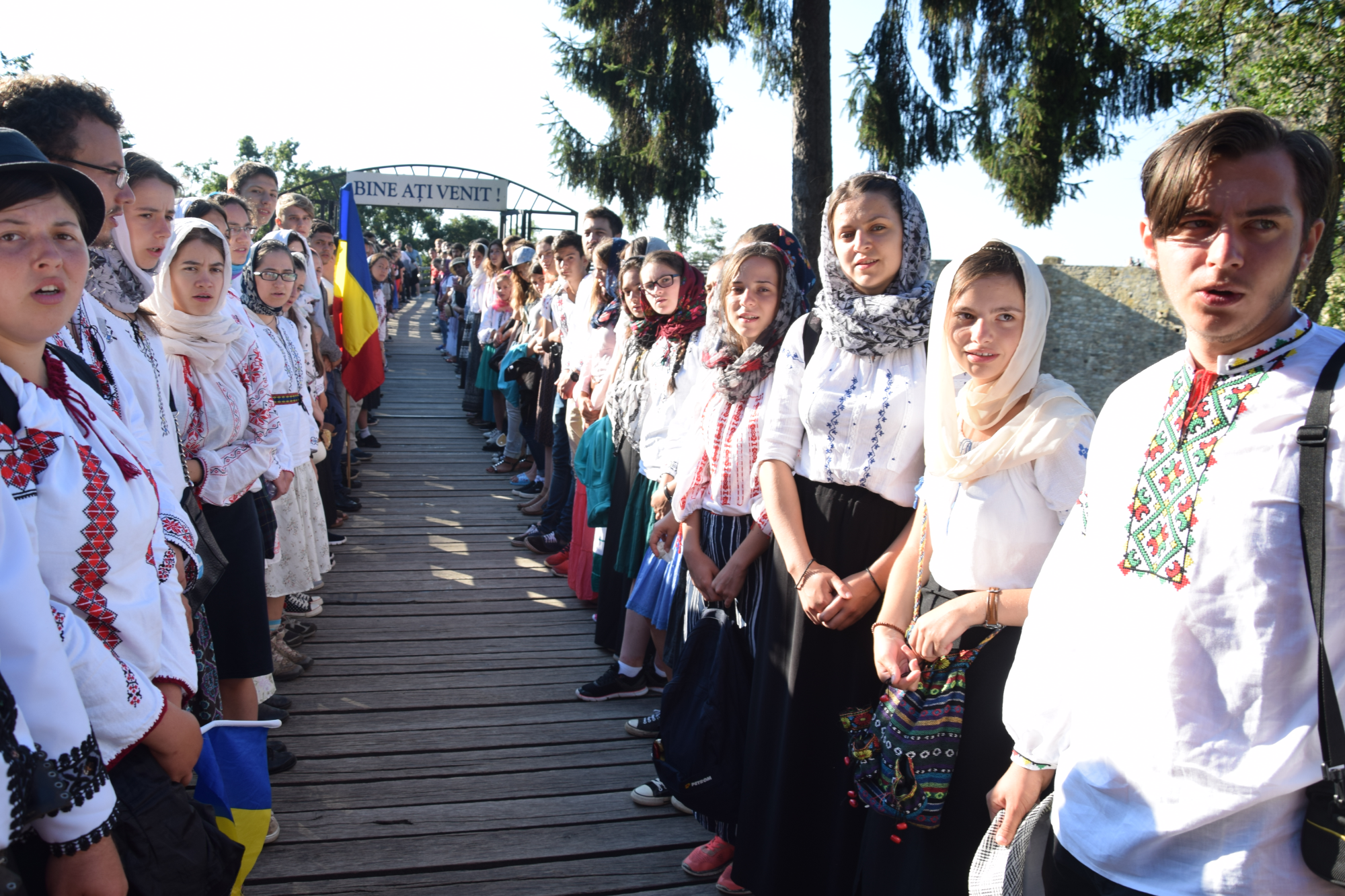 Liturghie arhierească, în cadrul pelerinajului pedestru „Pe urmele sfinţilor nemţeni” Liturghie arhierească, în cadrul pelerinajului pedestru „Pe urmele sfinţilor nemţeni”