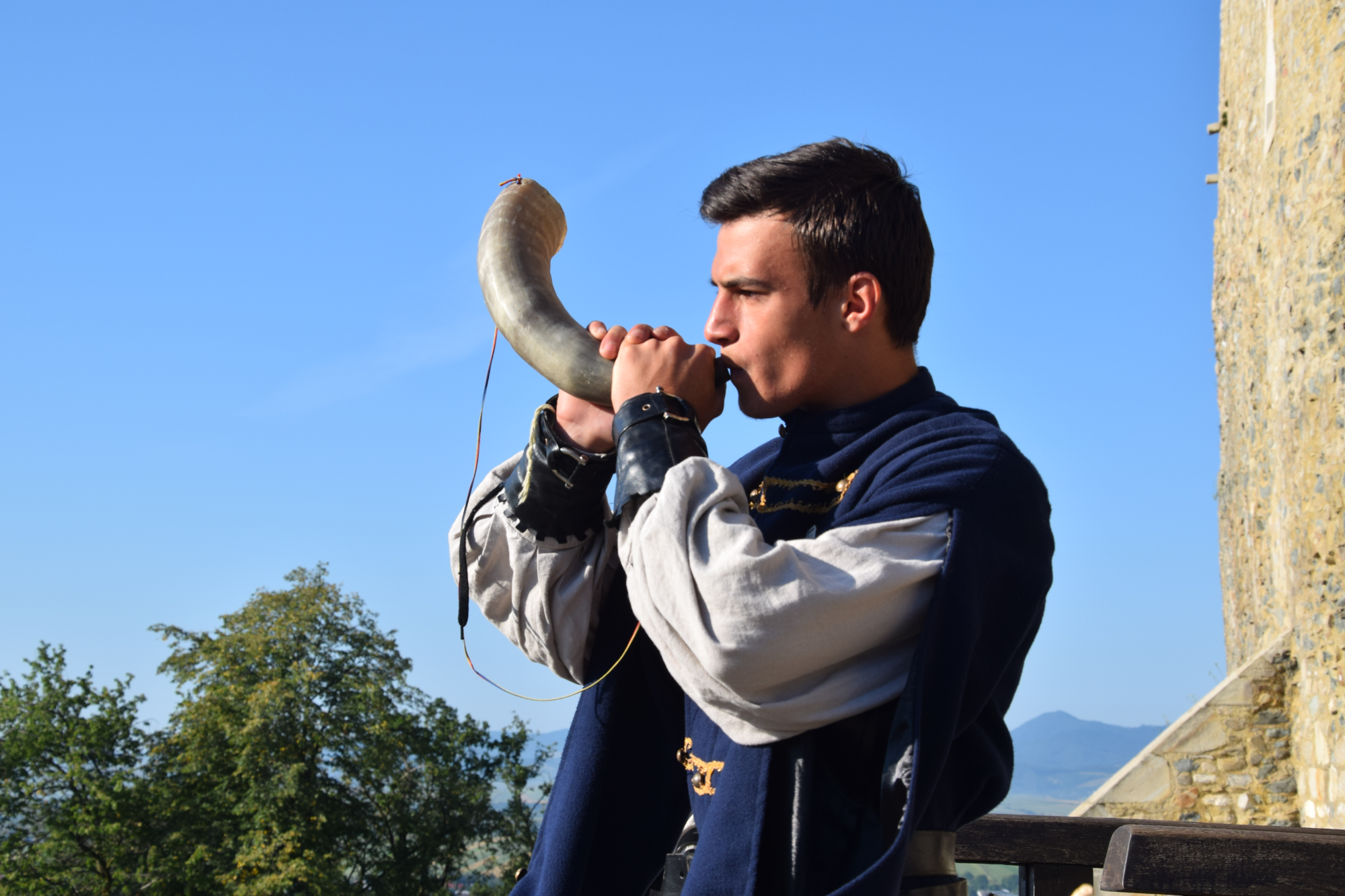 Liturghie arhierească, în cadrul pelerinajului pedestru „Pe urmele sfinţilor nemţeni” Liturghie arhierească, în cadrul pelerinajului pedestru „Pe urmele sfinţilor nemţeni”