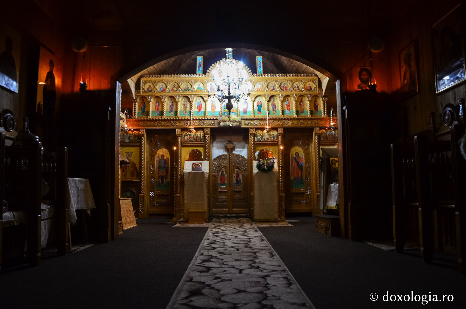 Pașaport pentru Mănăstirea de pe Ceahlău