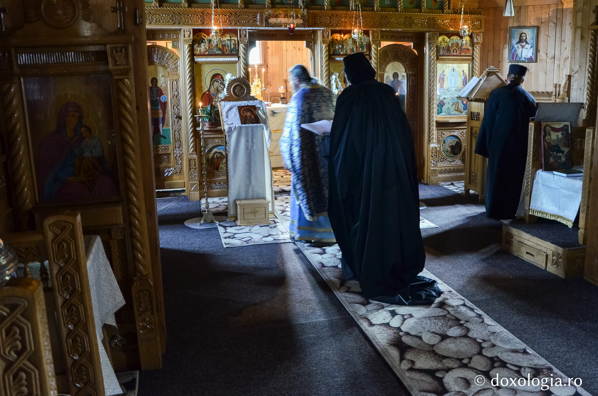 Pașaport pentru Mănăstirea de pe Ceahlău