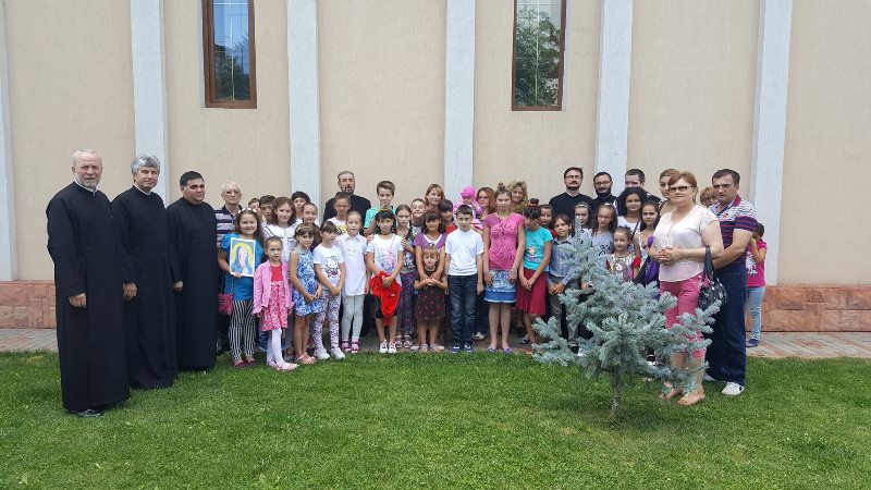 Şcoală de vară în Parohia „Sfântul Ştefan cel Mare şi Sfânt“ din Roman Şcoală de vară în Parohia „Sfântul Ştefan cel Mare şi Sfânt“ din Roman