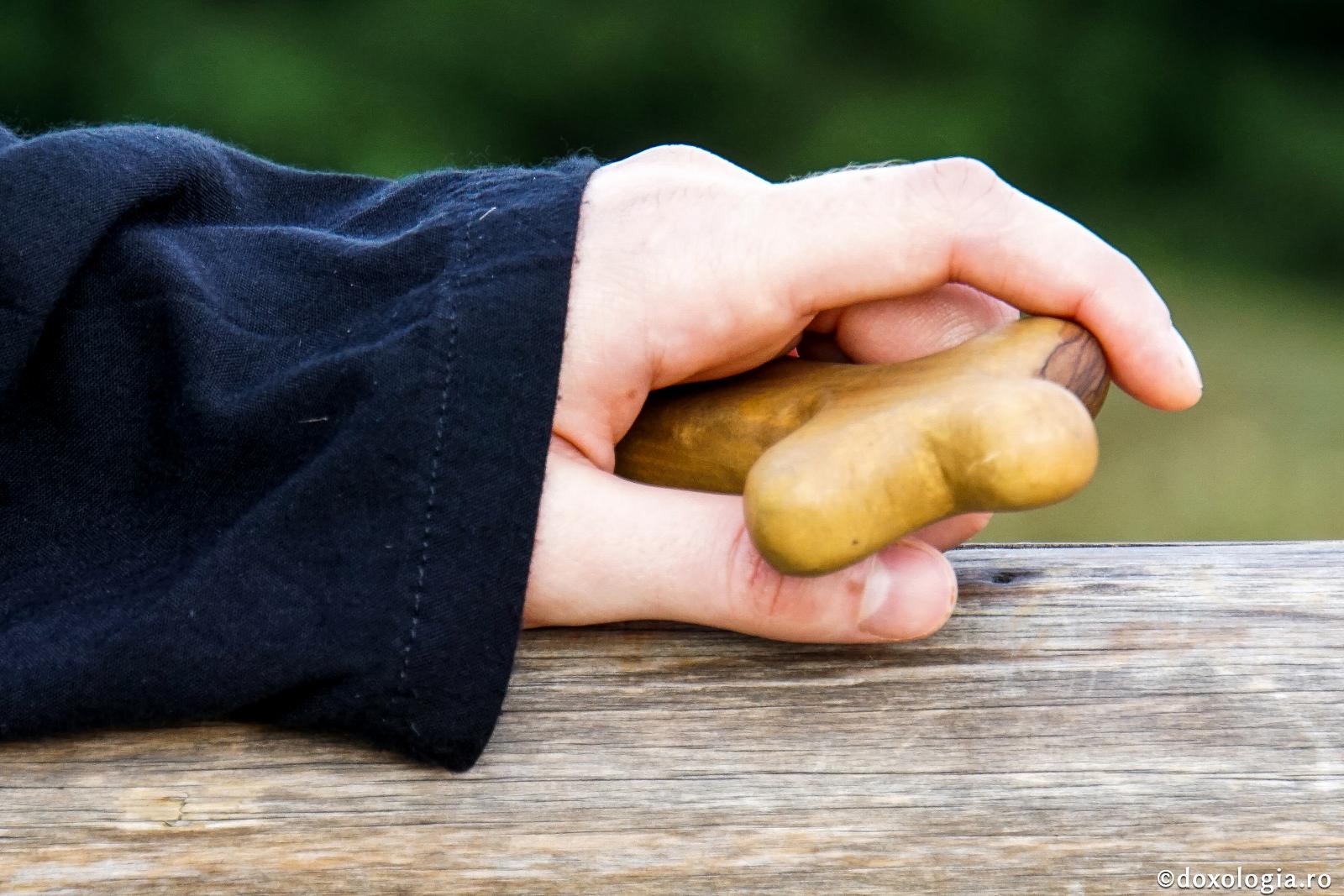 A te lepăda de sine nu înseamnă a-ți nega personalitatea