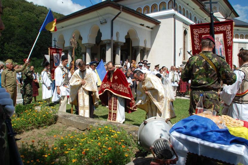 Biserica şi Armata, împreună pentru cinstirea eroilor Biserica şi Armata, împreună pentru cinstirea eroilor