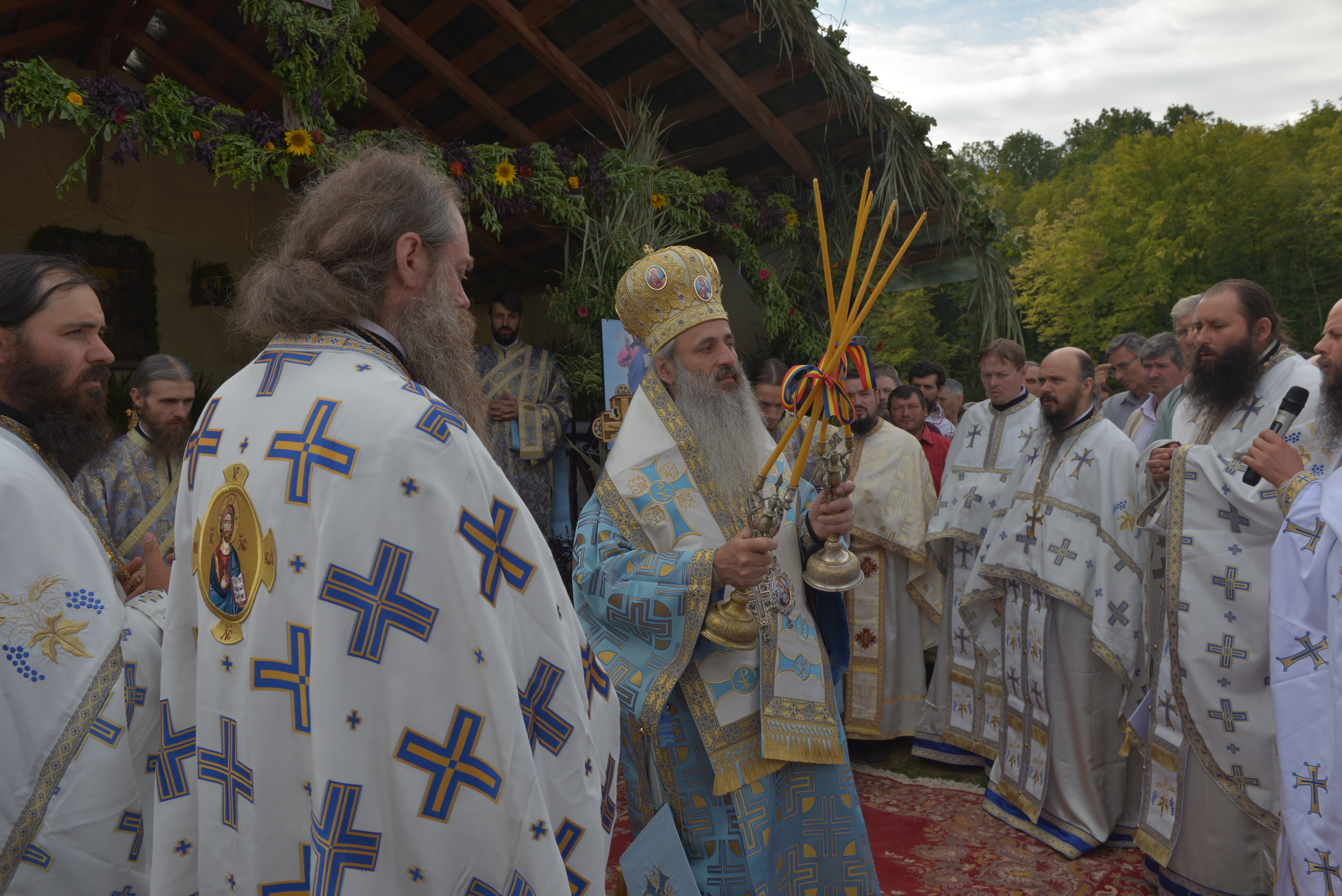 Sărbătoarea Adormirii Maicii Domnului  ‒ liturghie arhierească la hramul Mănăstirii Cozancea (Botoșani)