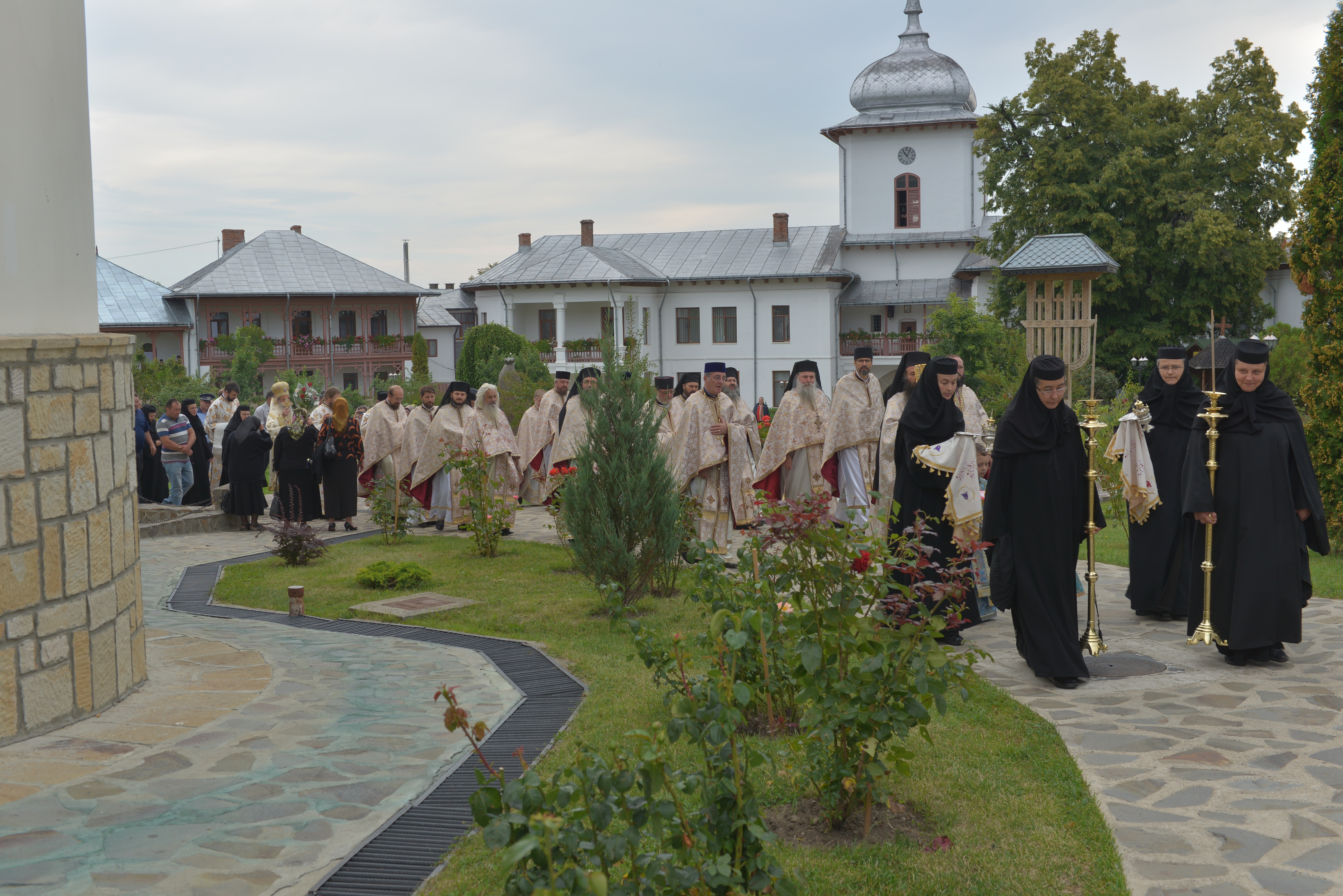 Liturghie arhierească la hramul Mănăstirii Văratec ‒ cinstirea Sfântului Iosif de la Văratec