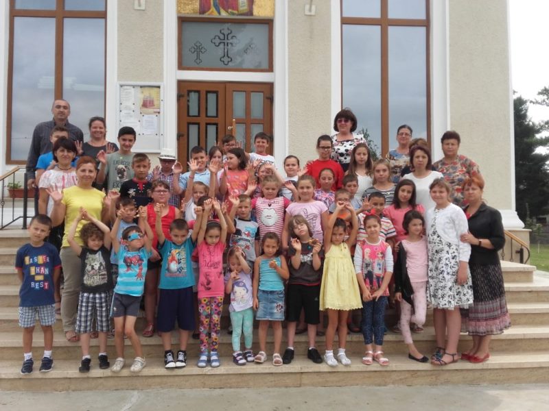 Şcoala de vară în Parohia „Sfântul Nicolae“ din Buhuşi Şcoala de vară în Parohia „Sfântul Nicolae“ din Buhuşi