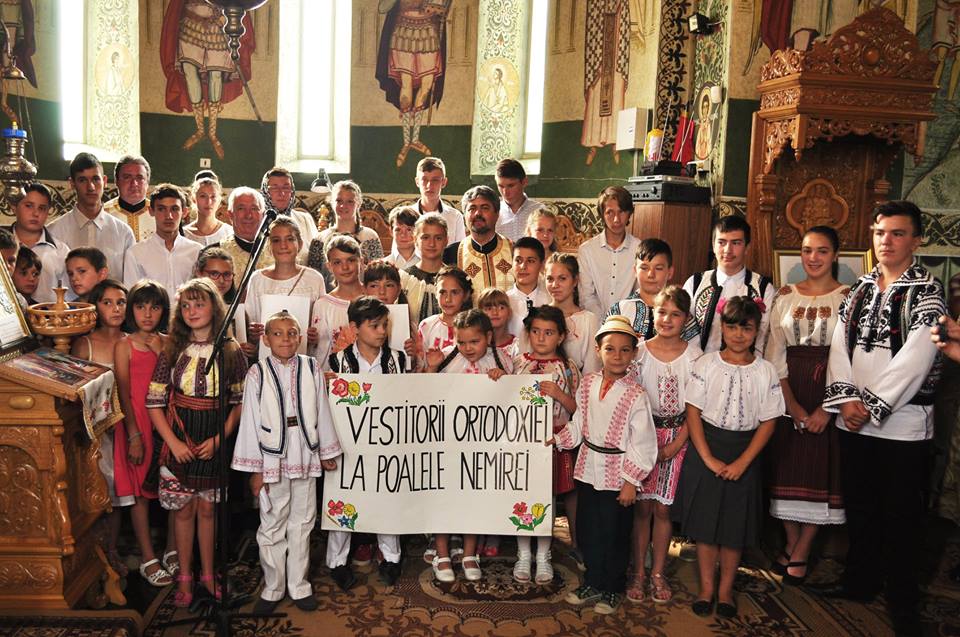 Şcoli de vară sub streaşina bisericii