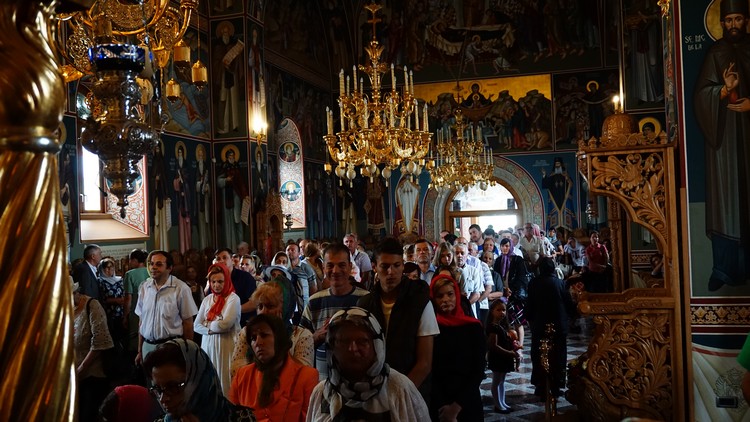 Foto: Mihaela Ajităriţi „Maica Domnului are în grijă întreaga Biserică“