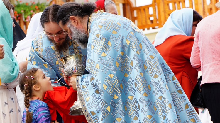 Foto: Mihaela Ajităriţi „Maica Domnului are în grijă întreaga Biserică“