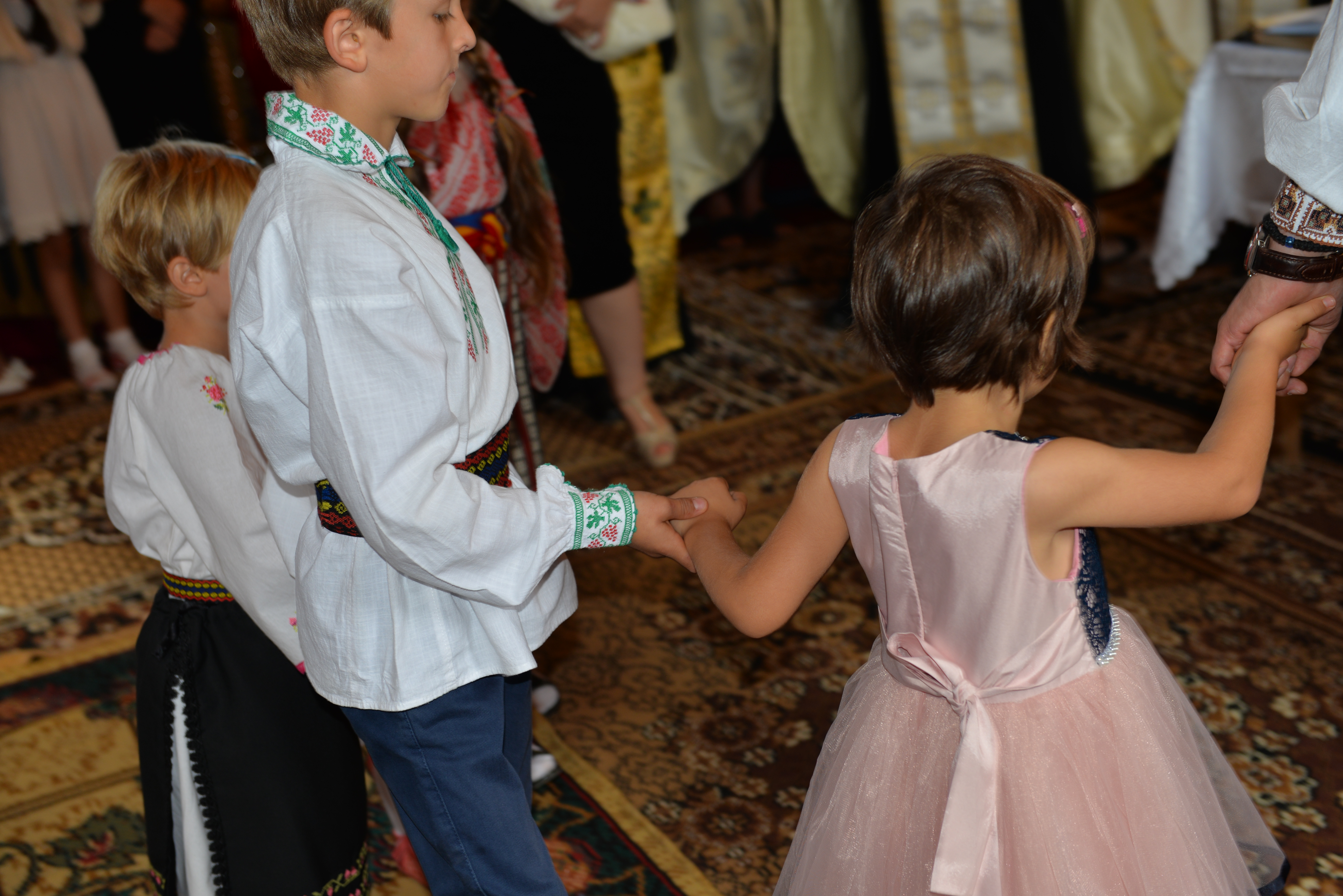 IPS Părinte Teofan a săvârșit slujba Botezului pentru cel de-al optulea copil al părintelui Sorinel Platon IPS Părinte Teofan a săvârșit slujba Botezului pentru cel de-al optulea copil al părintelui Sorinel Platon