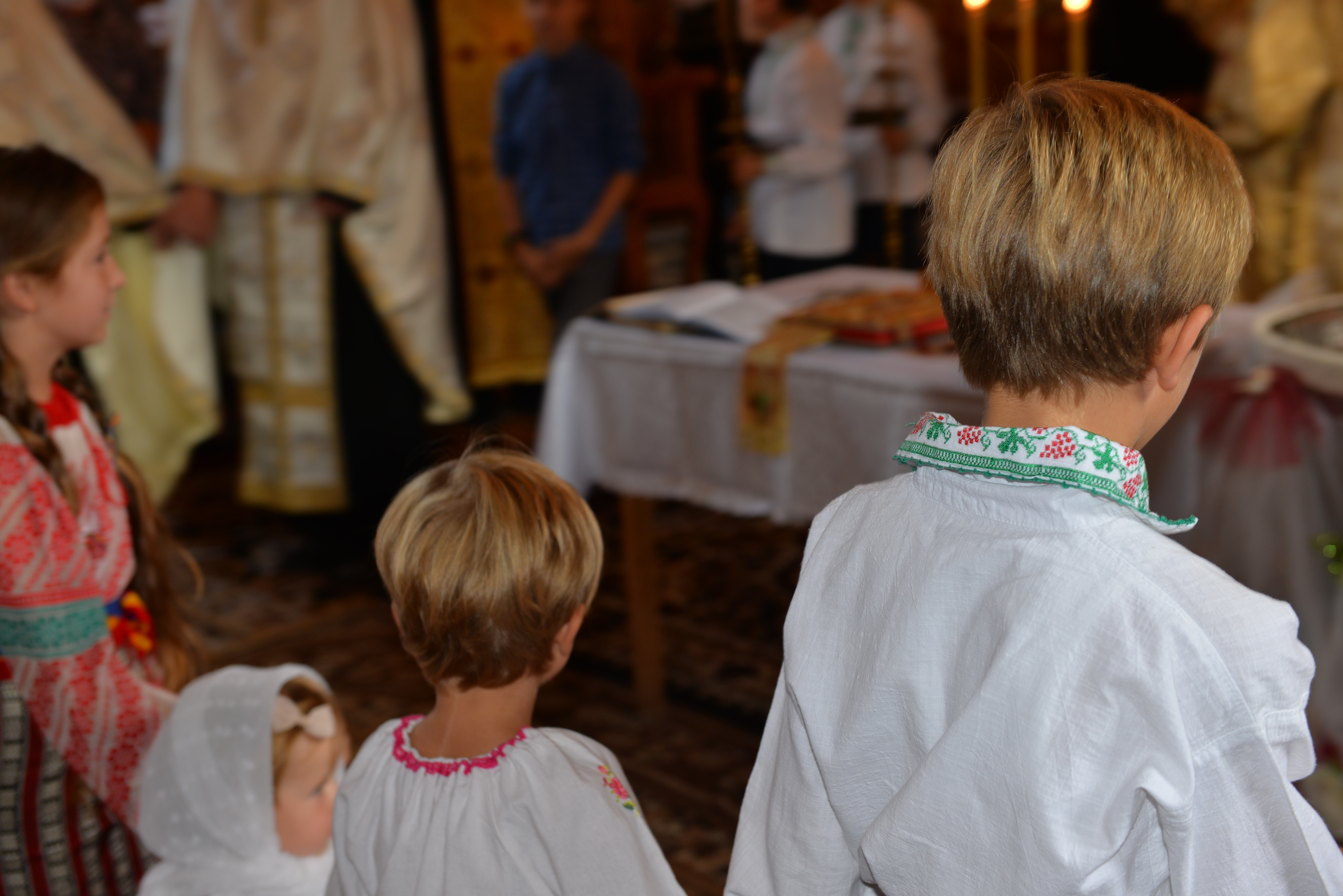 IPS Părinte Teofan a săvârșit slujba Botezului pentru cel de-al optulea copil al părintelui Sorinel Platon IPS Părinte Teofan a săvârșit slujba Botezului pentru cel de-al optulea copil al părintelui Sorinel Platon