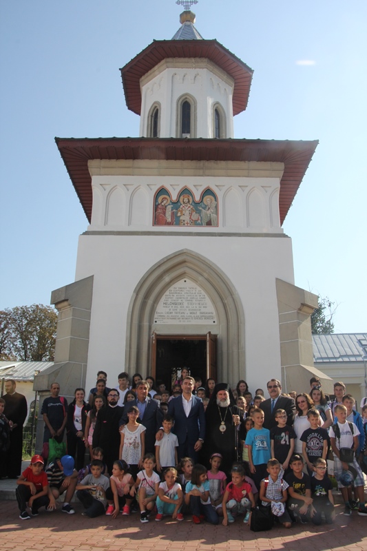 „Să ne cunoaştem spiritualitatea şi cultura nemţeană“ „Să ne cunoaştem spiritualitatea şi cultura nemţeană“