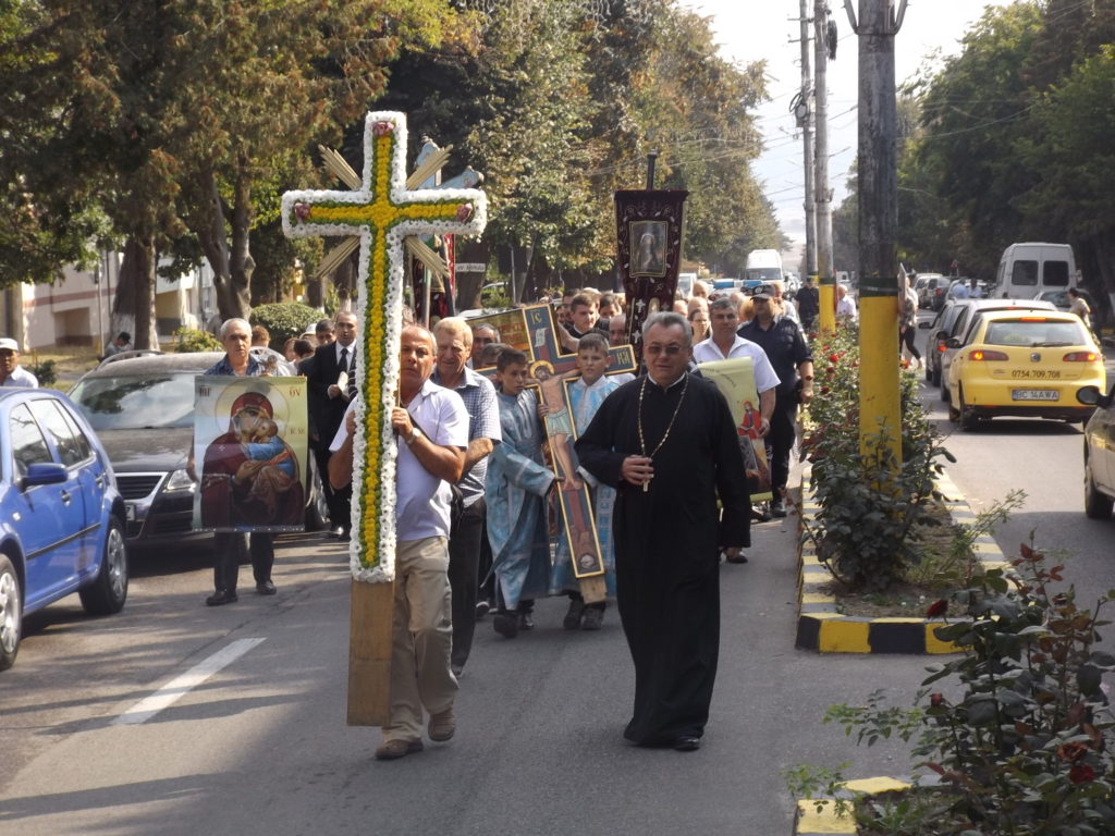 Manifestări religioase şi militare în cinstea Sfintei Cruci Manifestări religioase şi militare în cinstea Sfintei Cruci