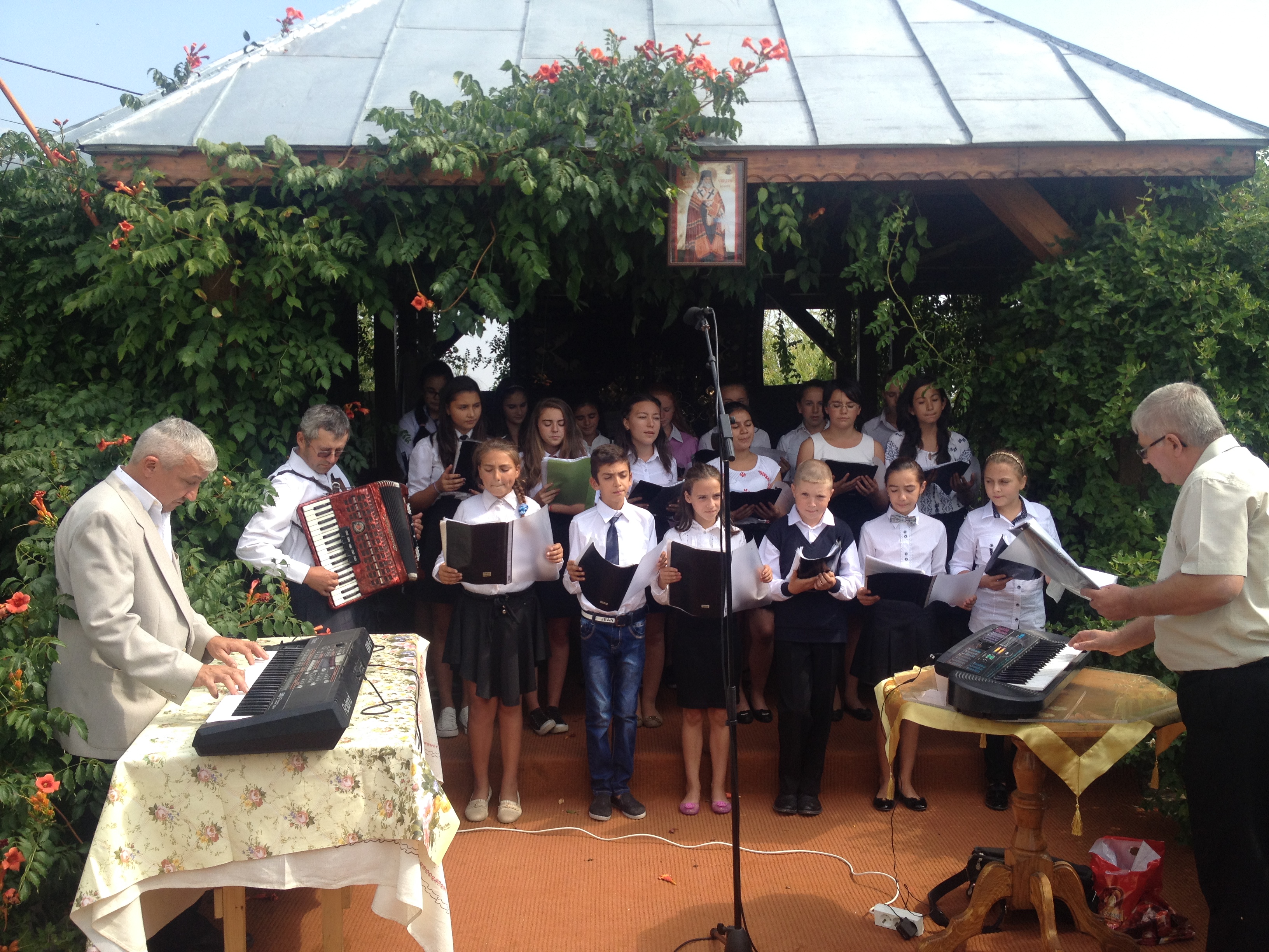 Programul de formare profesională a cântăreţilor bisericeşti, la Popești